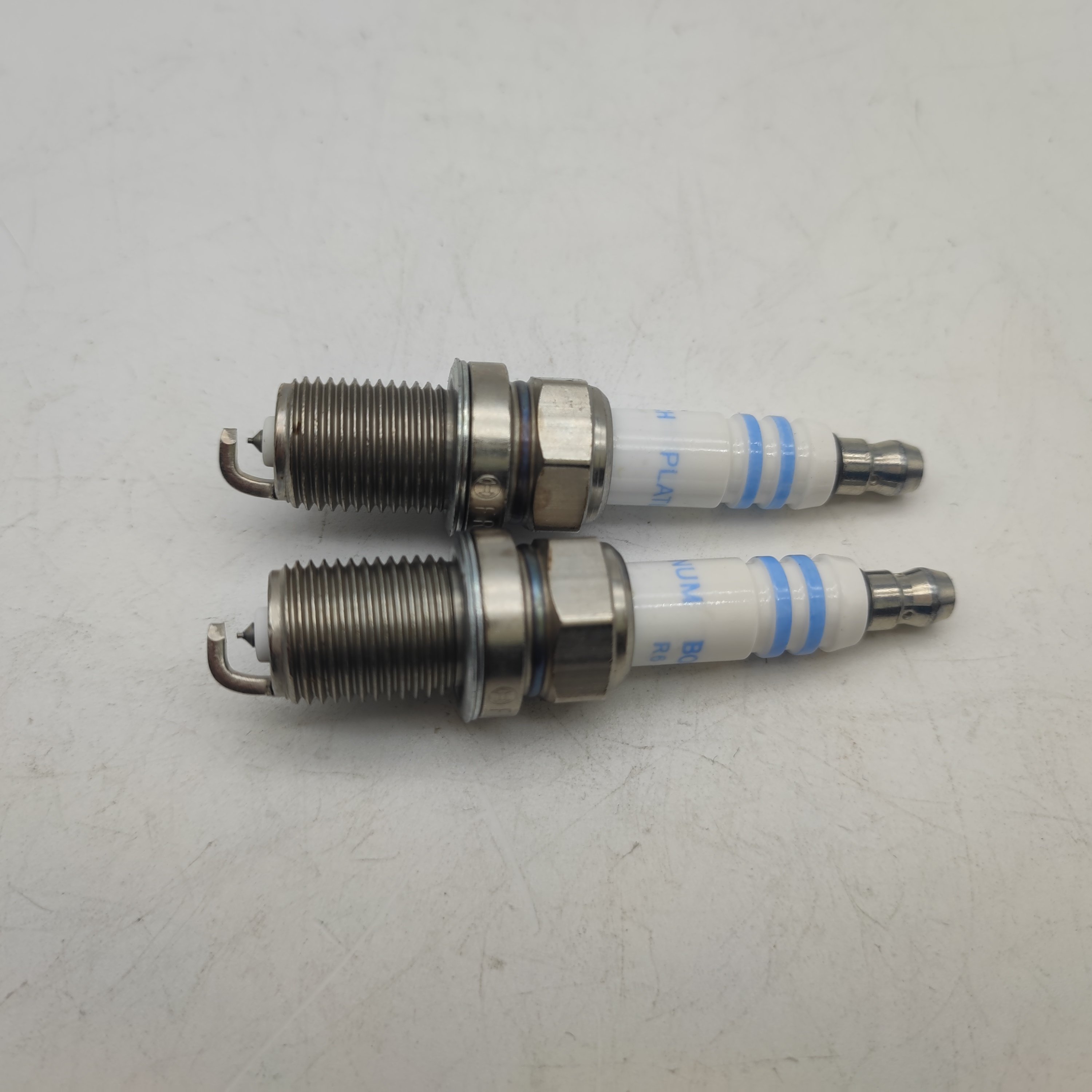 Automobile spark plugs Factory original price, suitable for common car models on the market Strong and durable