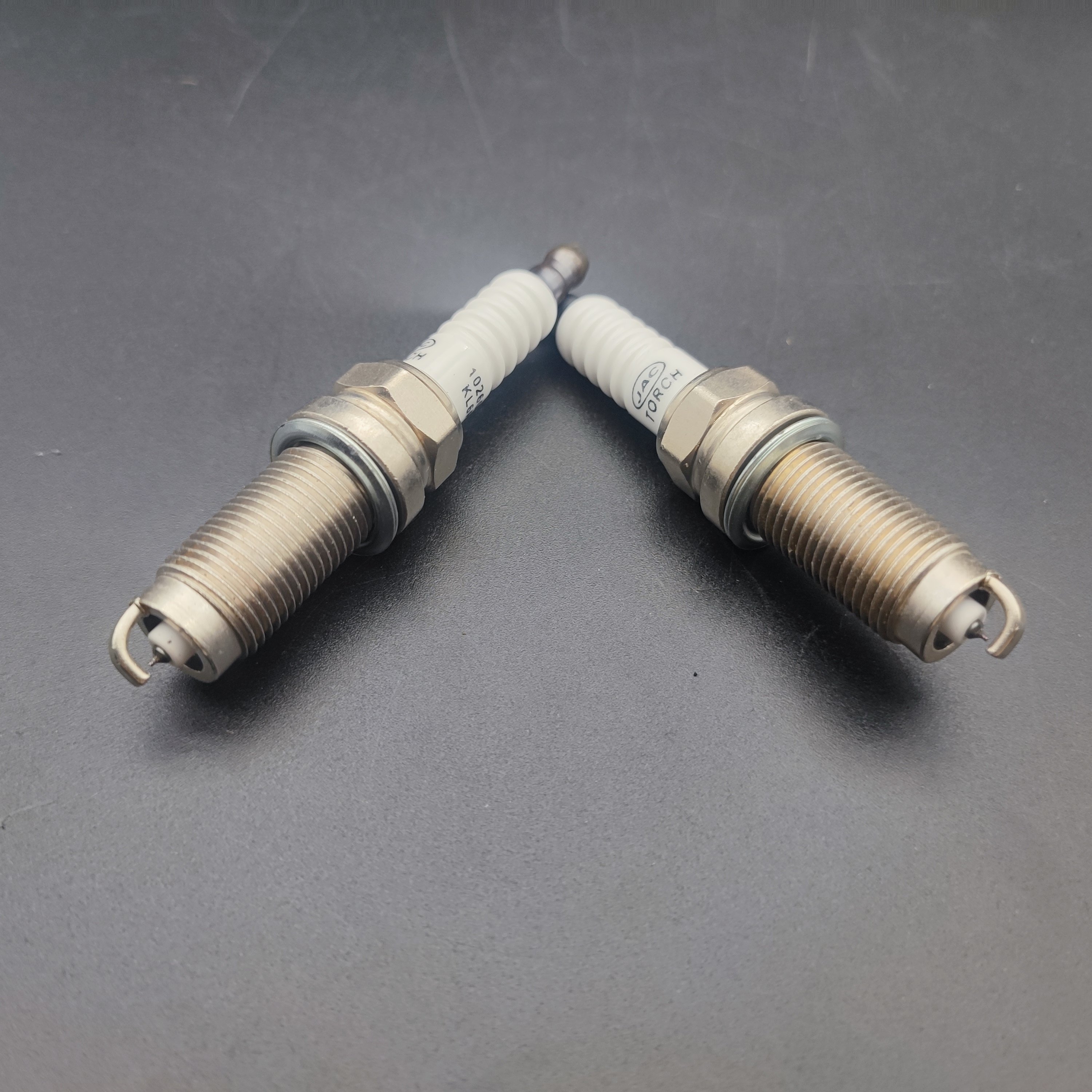 Automobile spark plugs Factory original price, suitable for common car models on the market Strong and durable