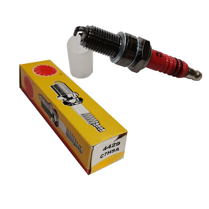 China Manufacturer Single Tip Ceramic Iridium Copper Core Motorcycle Engine Assembly Racing D8Ea Spark Plug D8Tc