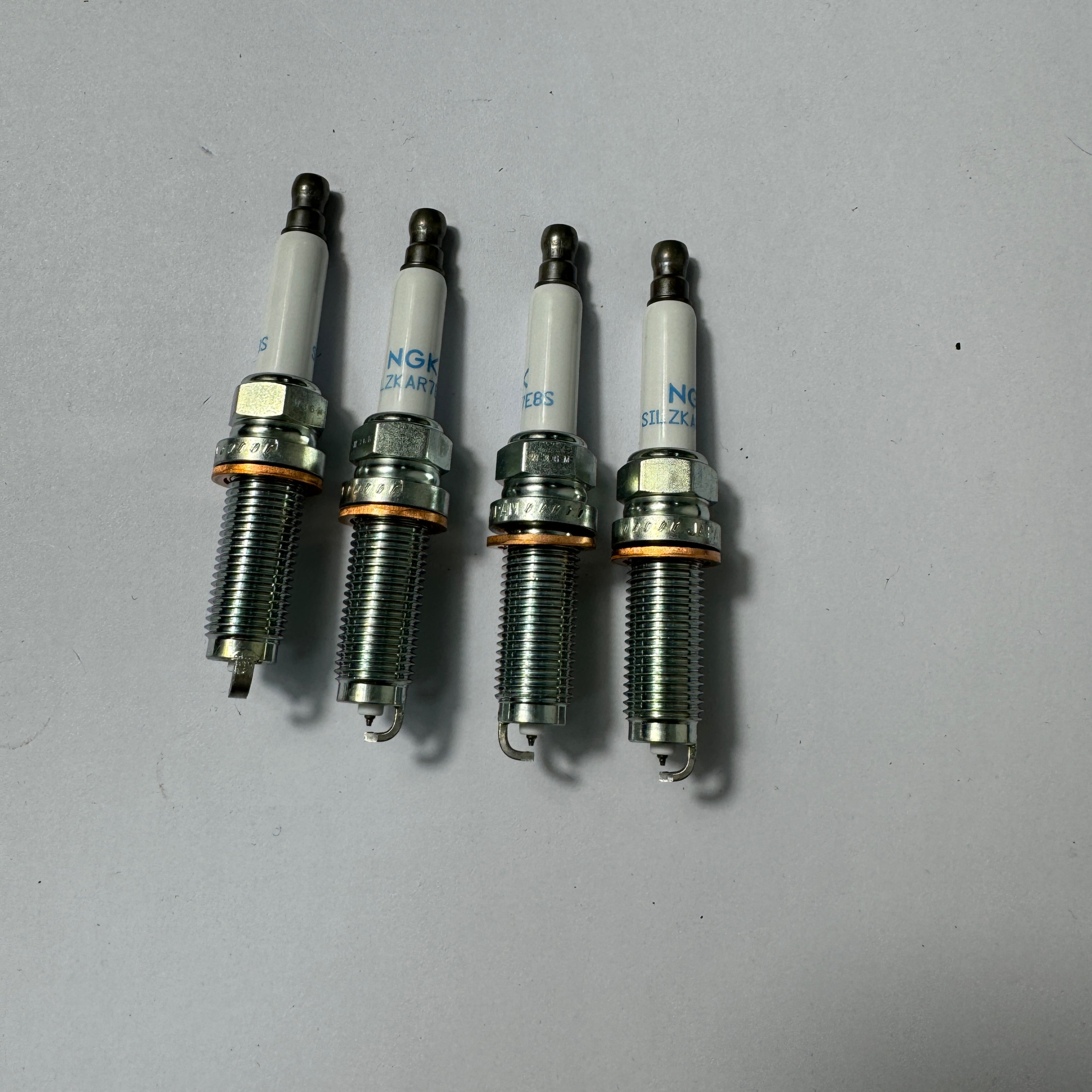Direct Selling LR050998 Auto Parts Price Spark Plug for Land Rover