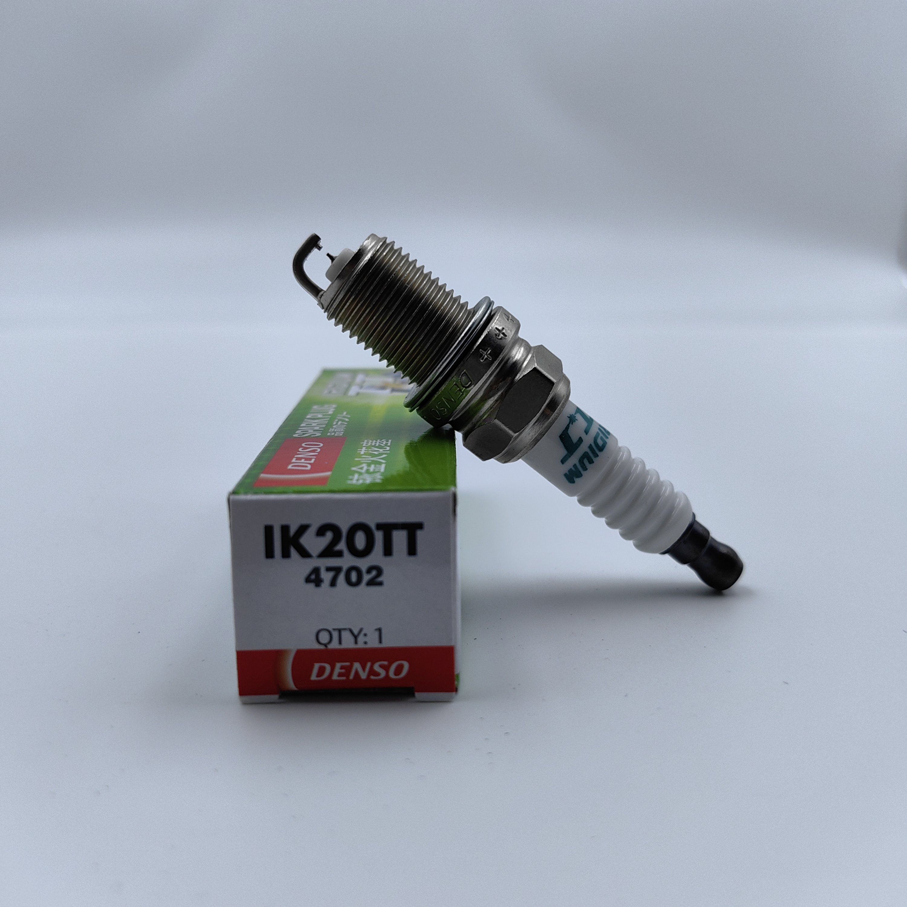 Plug Manufacturer Genuine Engine Parts Iridium Spark Plug 4702 IK20TT For Daewoo LANOS 1.6L16V, Fiat STILO 2.4 20V, bmw 550i