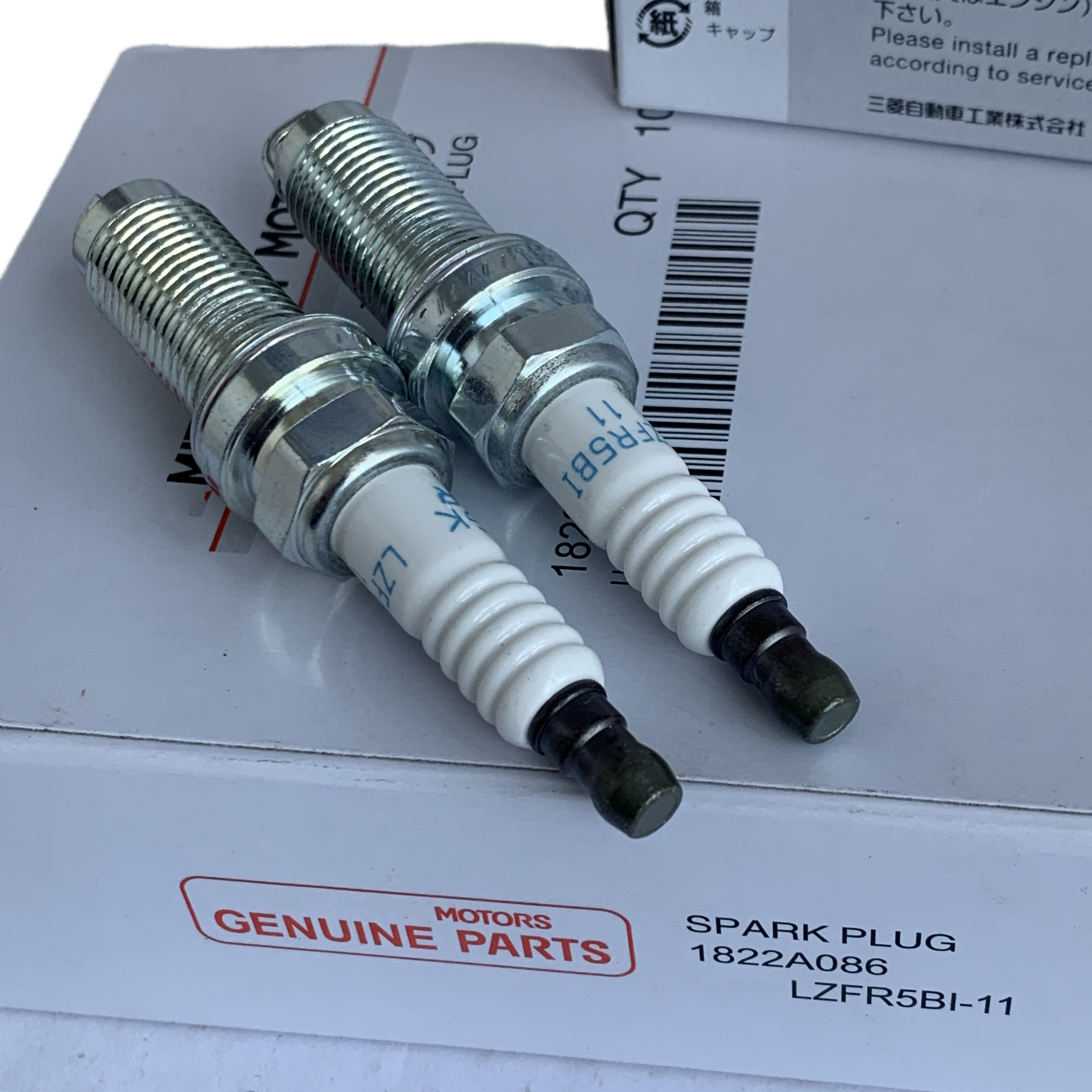 Wholesale price 1822A086 1822A088 Original Package Iriduim platinum Car Spark Plug For Mitsubishi NGK bujias