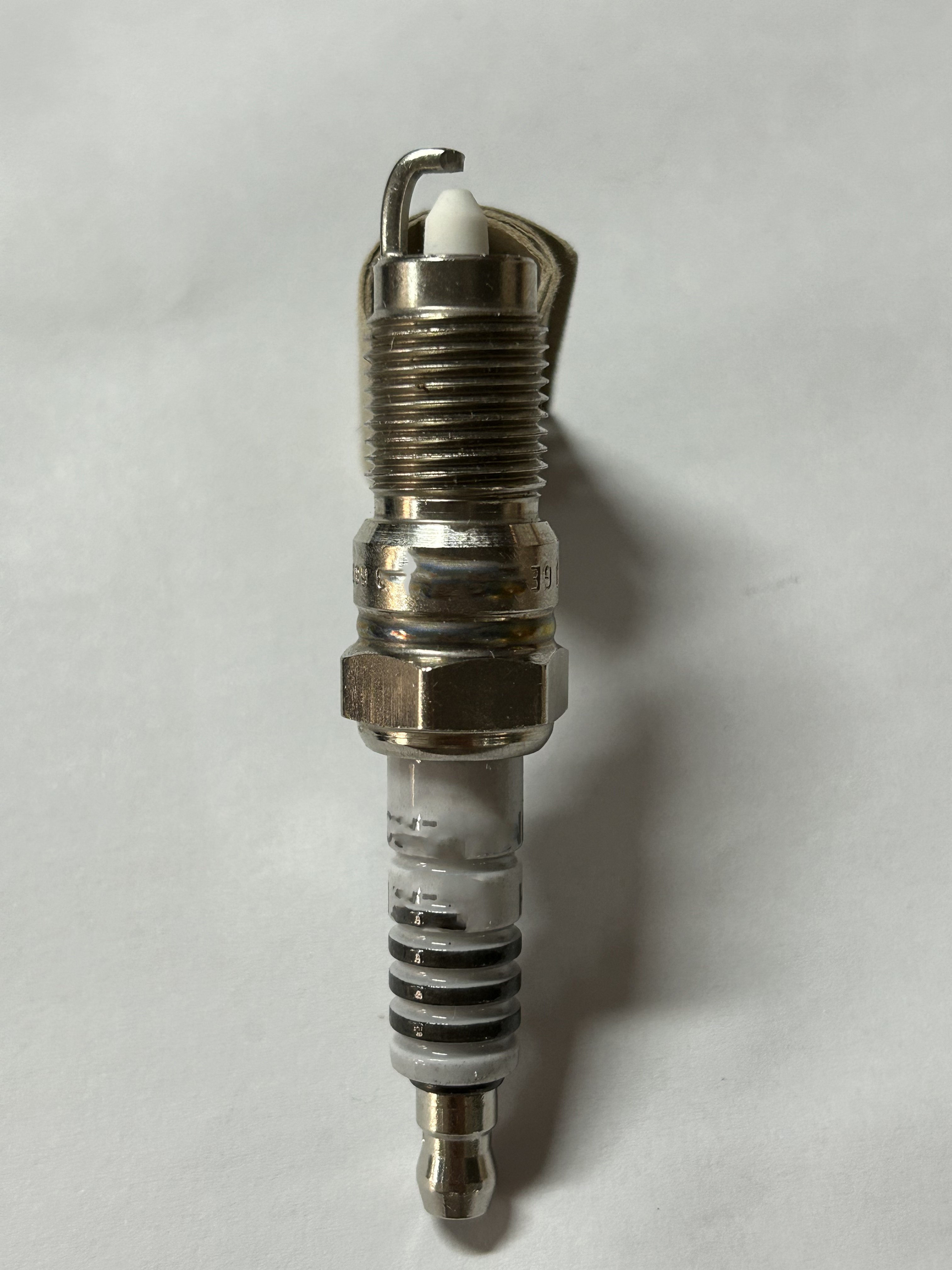 High Quality Bujia spark plug manufacturer engine generator spare parts spark plug for car HR8DPX 4212 0242229454