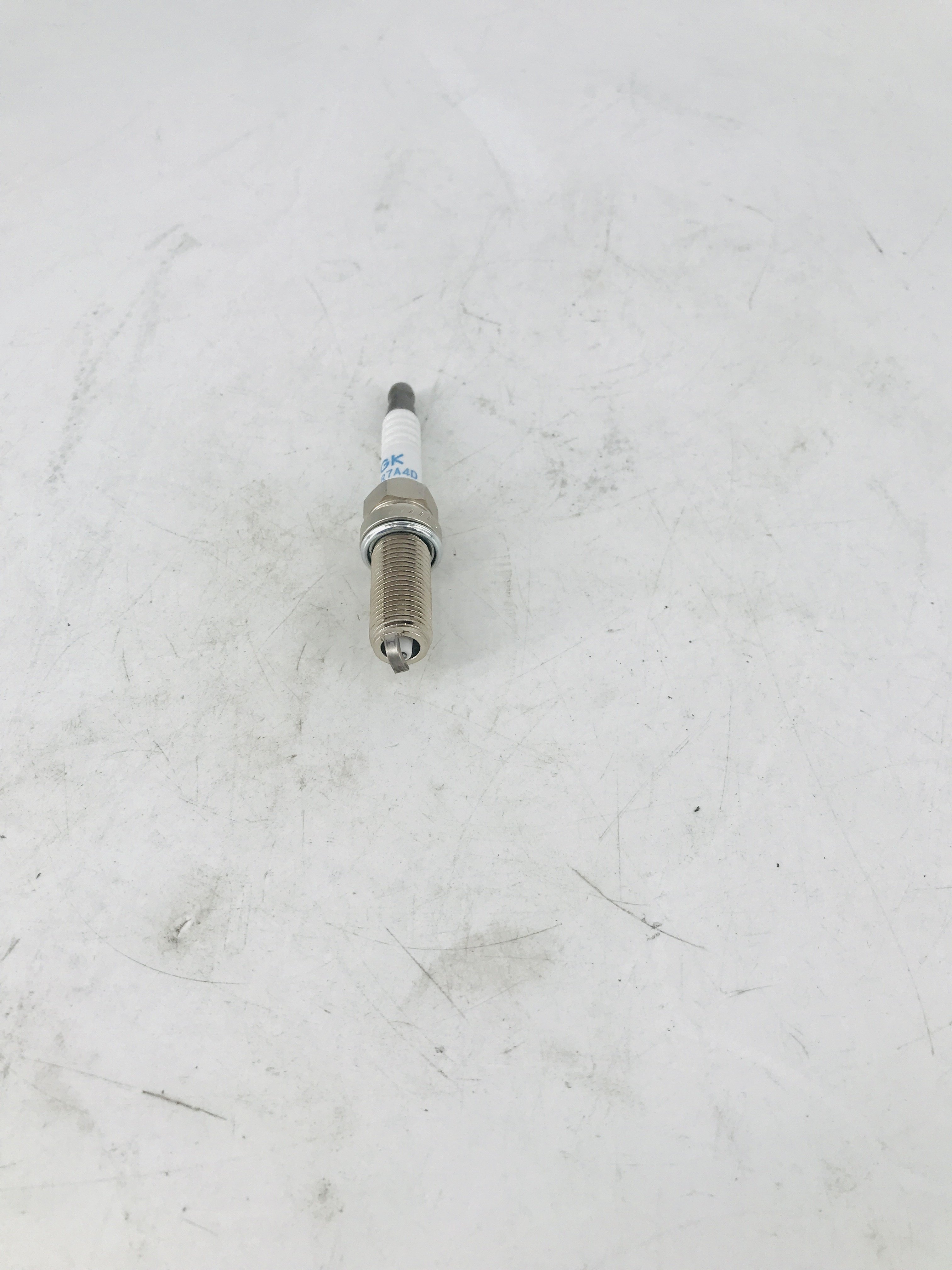 Top quality Hot Sale Original brand SPARK PLUG ILKAR7A4D (7A7) 96850 For Shanghai Engine SPARK PLUG