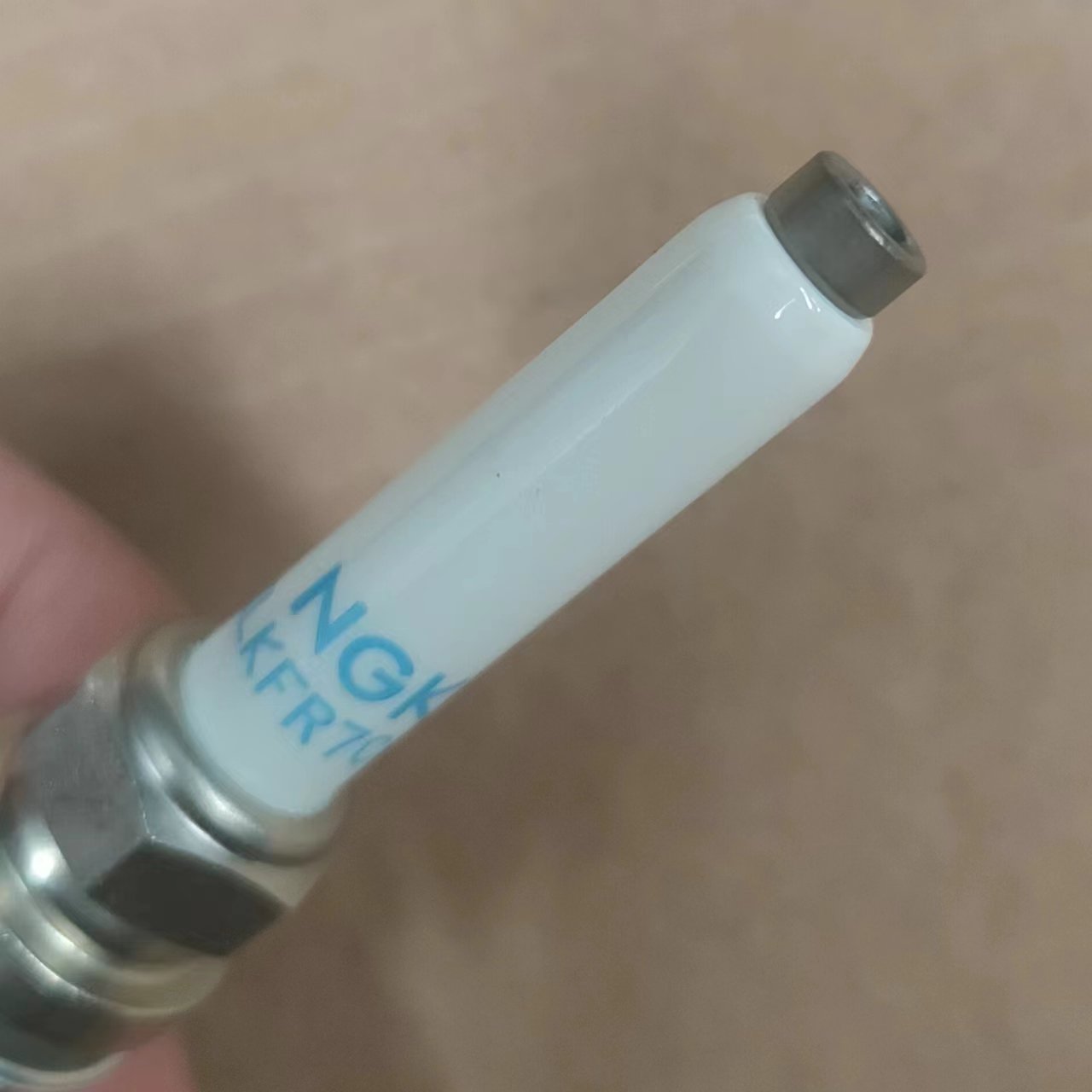 High quality auto parts Engine accessories JAN100-3705002Yuchai gas engine spark plug Original spark plug