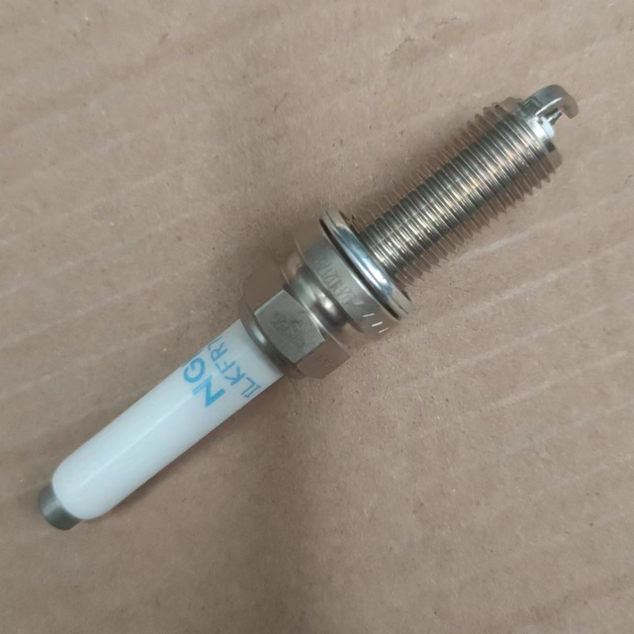 High quality auto parts Engine accessories JAN100-3705002Yuchai gas engine spark plug Original spark plug