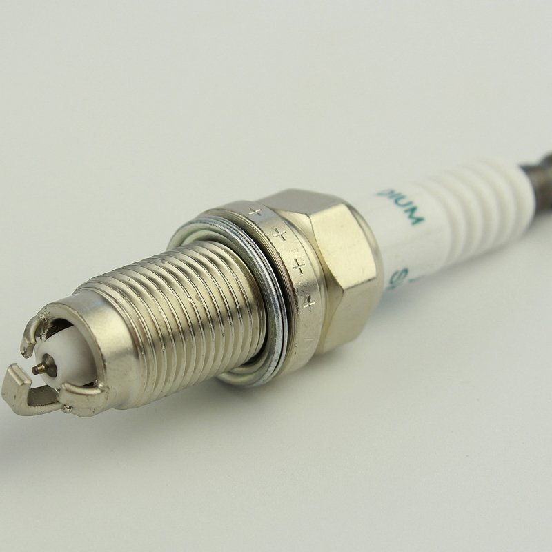 spark plugs car spark plug iridium for engines 90919-01221 SK20BGR211spark plug wholesale car parts