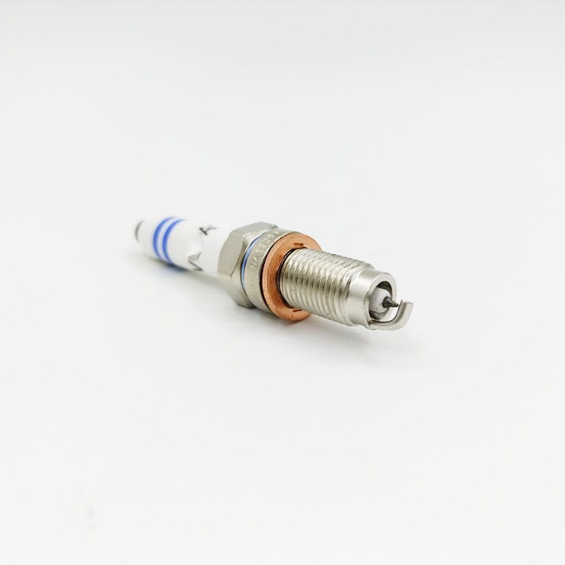 Auto motive engine resistor Iridium Platinum Bujias 04E905612 Spark plug, Volkswagen 2013-2018 Volkswagen Jetta Audi 2016-2017