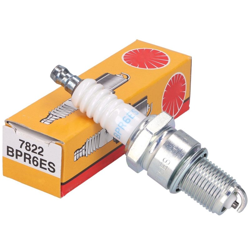 High quality BKR5E-11 spark plug 2240150Y05 for HOVER engine system Sp-520 Sp-500