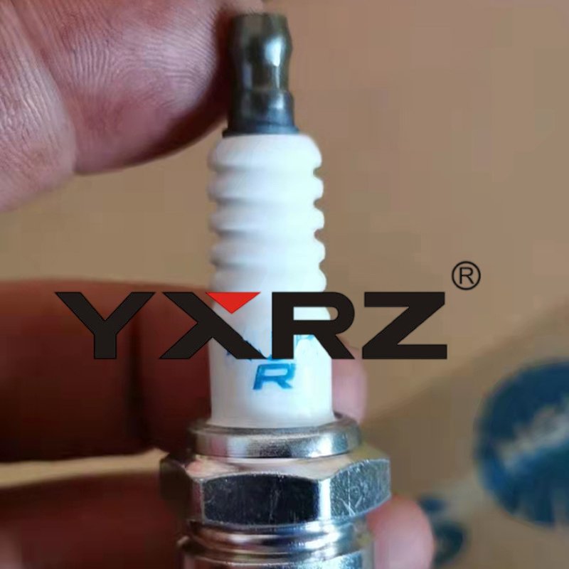 High Quality 2 Stroke Auto Engine System Iridium Bujias Br8Hs-10 7204 Car Spark Plug For Yamaha Outboard