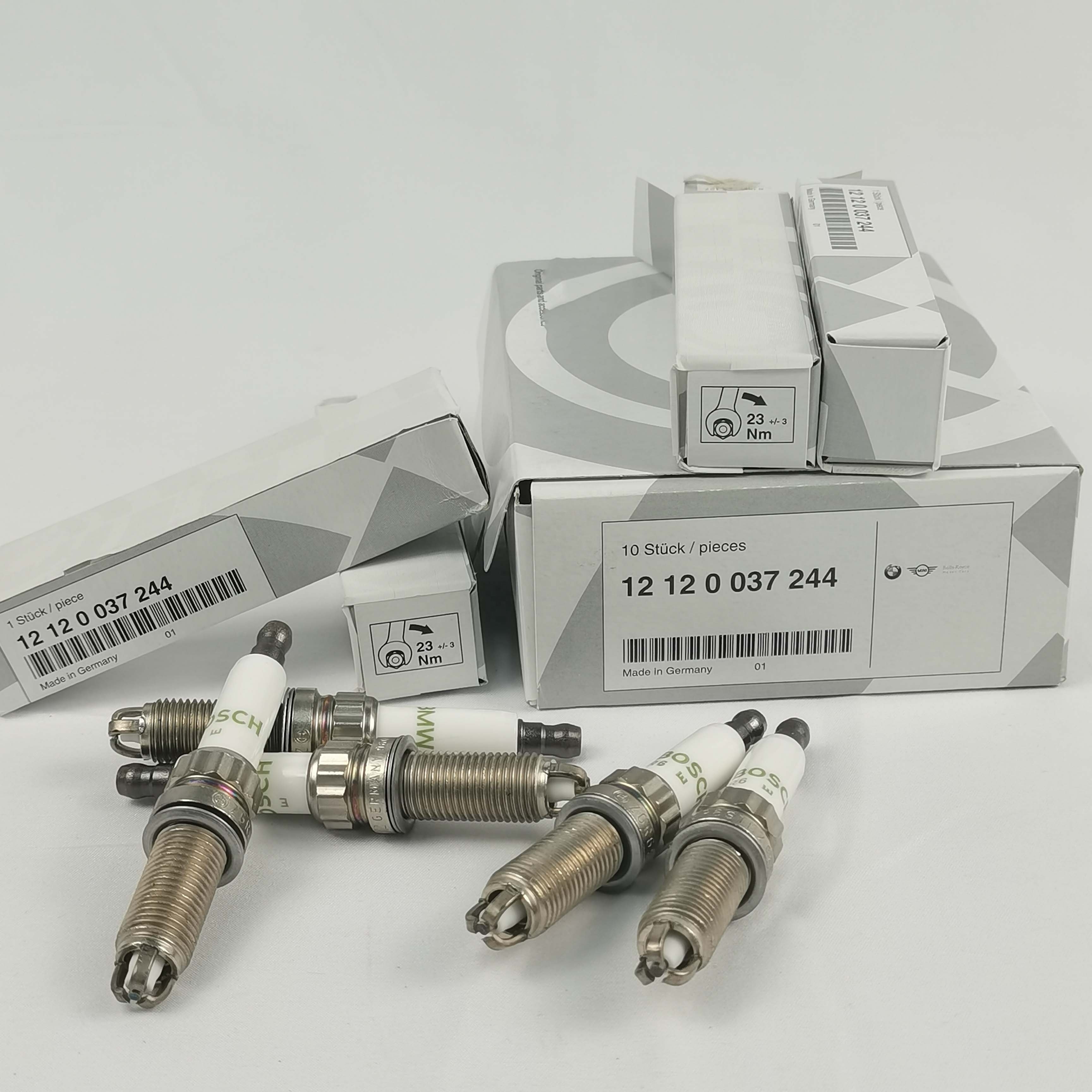Car engine parts Spark Plug 12120037244 E60 E90 E92 E93 135i 335i 535i For BMW Spark Plug Engine System