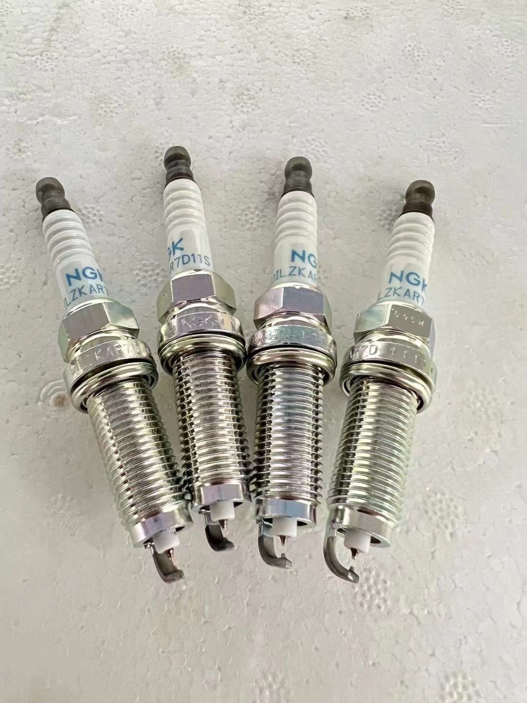 CQHZJ Wholesale 90919-01191 SK20HR11 Iridiuum Plug 90919-01210 SK20R11 90919-01253 SC20HR11 Fit for Toyota