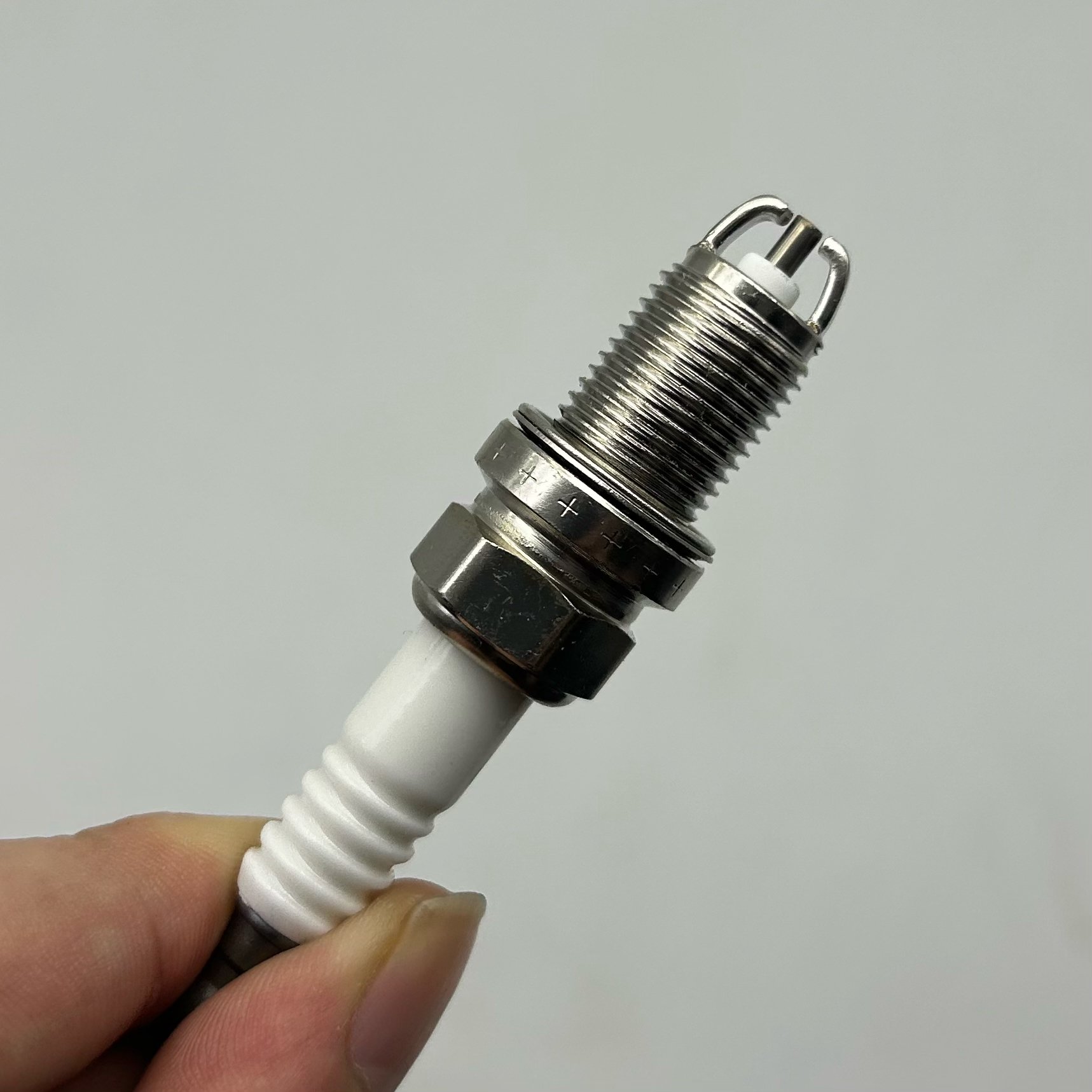 Hot Sale Auto Spark Plug OEM K16TR11 90919-01192 Car Spark Plug