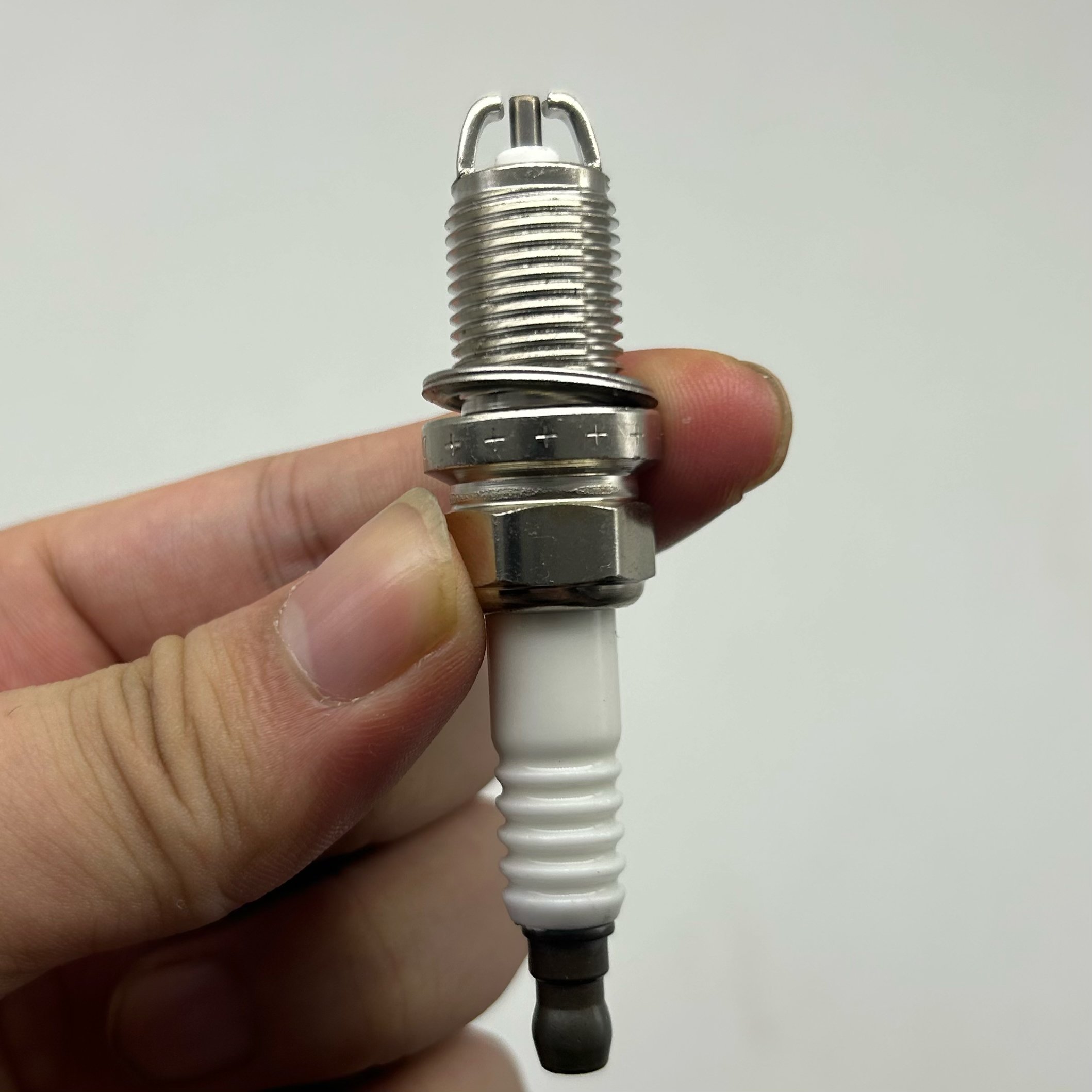 Hot Sale Auto Spark Plug OEM K16TR11 90919-01192 Car Spark Plug