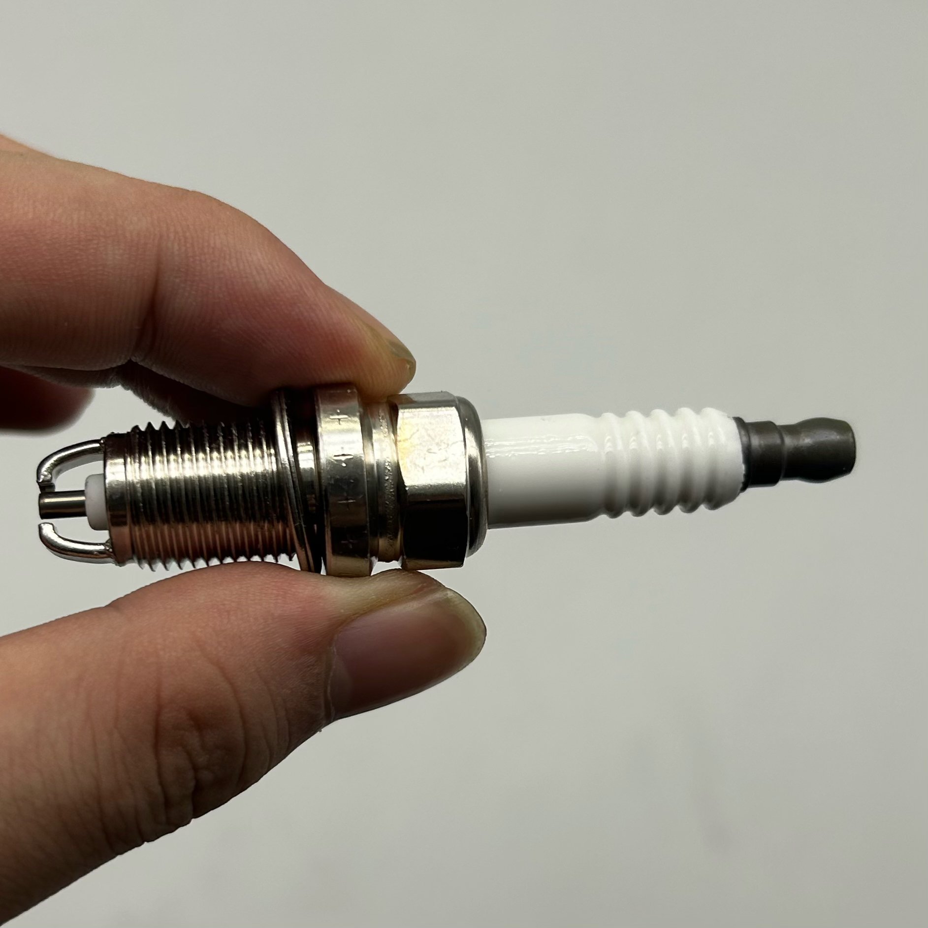 Hot Sale Auto Spark Plug OEM K16TR11 90919-01192 Car Spark Plug