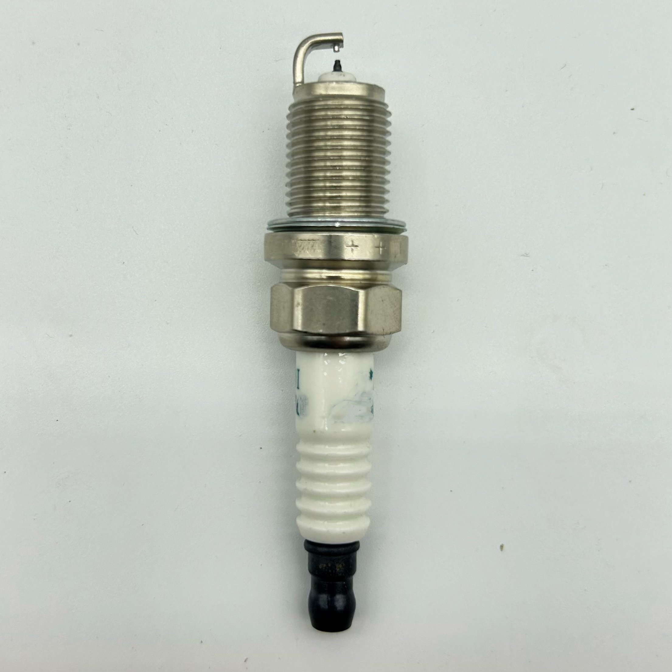 High quality Auto Engine System Bujias Iridium Spark Plugs IKH20#4 5344 #4 IK20 IK20TT IK16 IK16TT IKH20TT spark plug For car