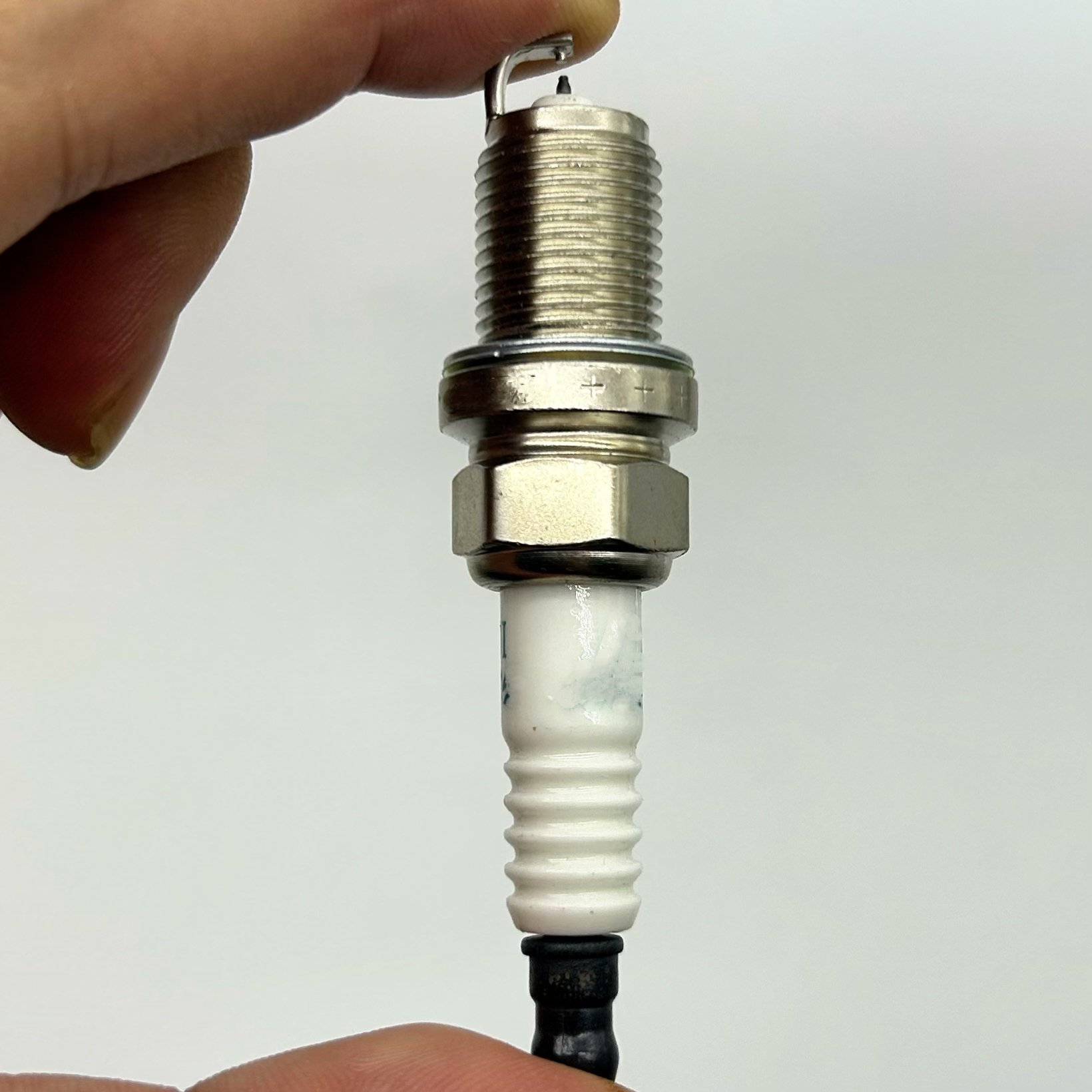 High quality Auto Engine System Bujias Iridium Spark Plugs IKH20#4 5344 #4 IK20 IK20TT IK16 IK16TT IKH20TT spark plug For car