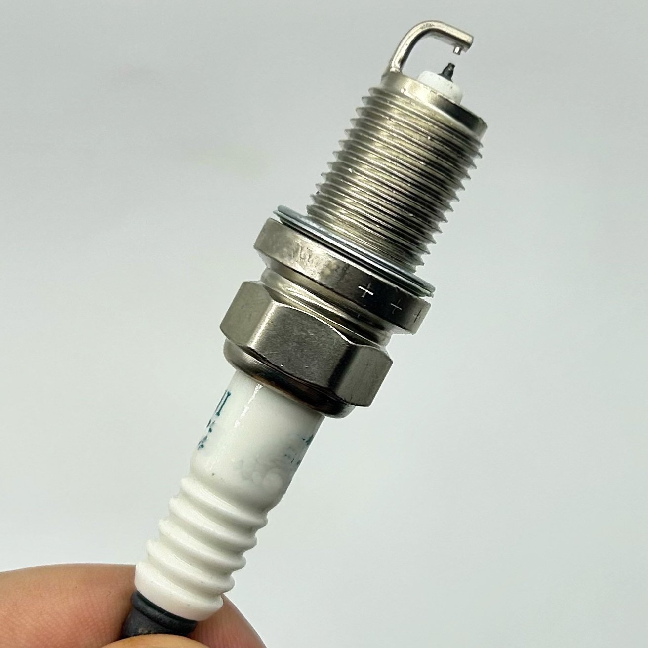High quality Auto Engine System Bujias Iridium Spark Plugs IKH20#4 5344 #4 IK20 IK20TT IK16 IK16TT IKH20TT spark plug For car