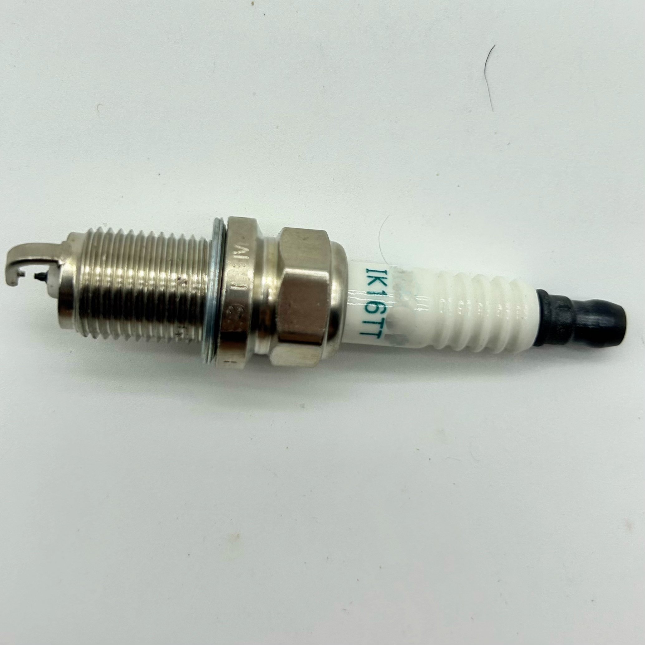 High quality Auto Engine System Bujias Iridium Spark Plugs IKH20#4 5344 #4 IK20 IK20TT IK16 IK16TT IKH20TT spark plug For car