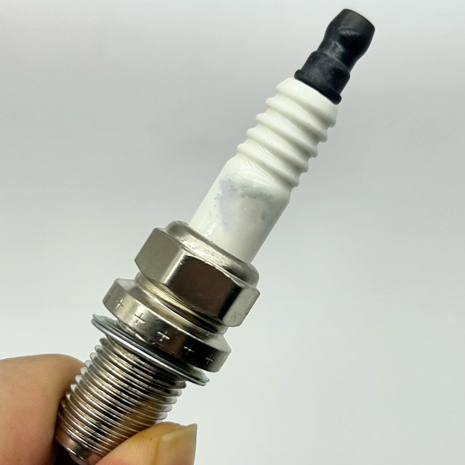 High quality Auto Engine System Bujias Iridium Spark Plugs IKH20#4 5344 #4 IK20 IK20TT IK16 IK16TT IKH20TT spark plug For car