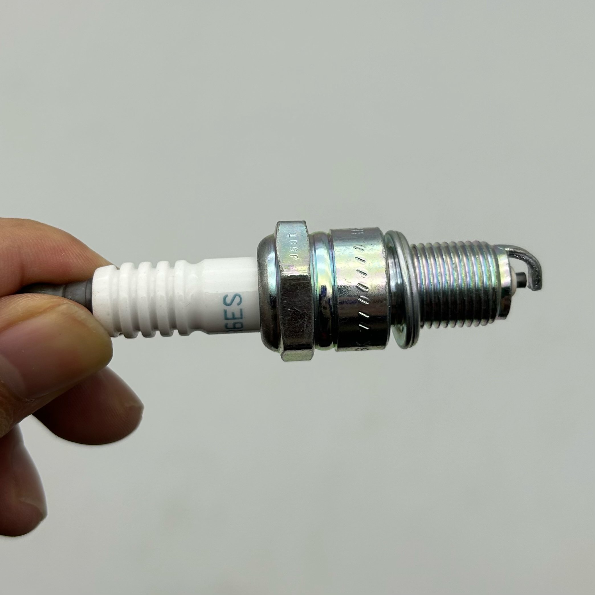 Auto Parts For NGK Authorized The Sale of Original Genuine Spark Plugs 7822 BPR6ES