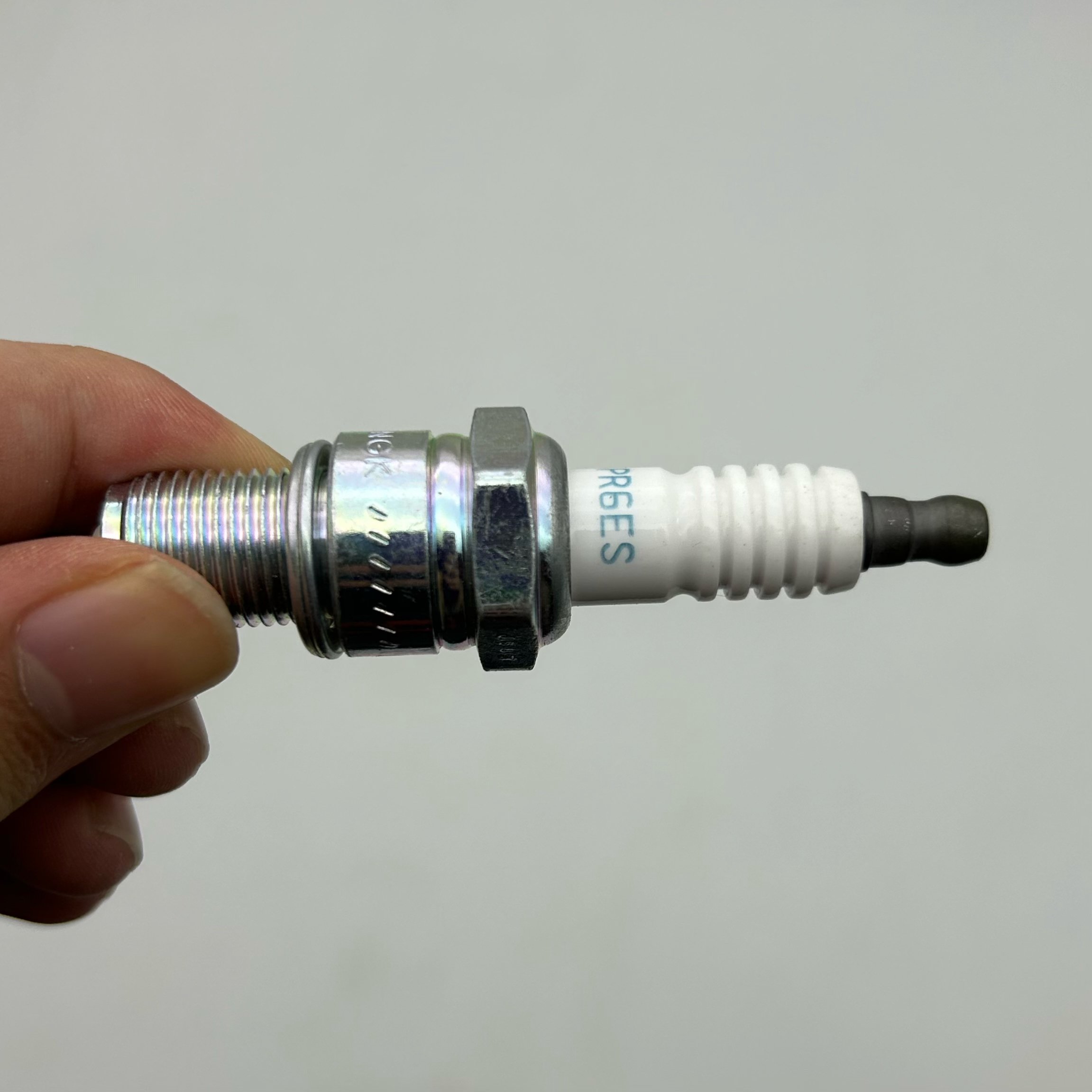Auto Parts For NGK Authorized The Sale of Original Genuine Spark Plugs 7822 BPR6ES