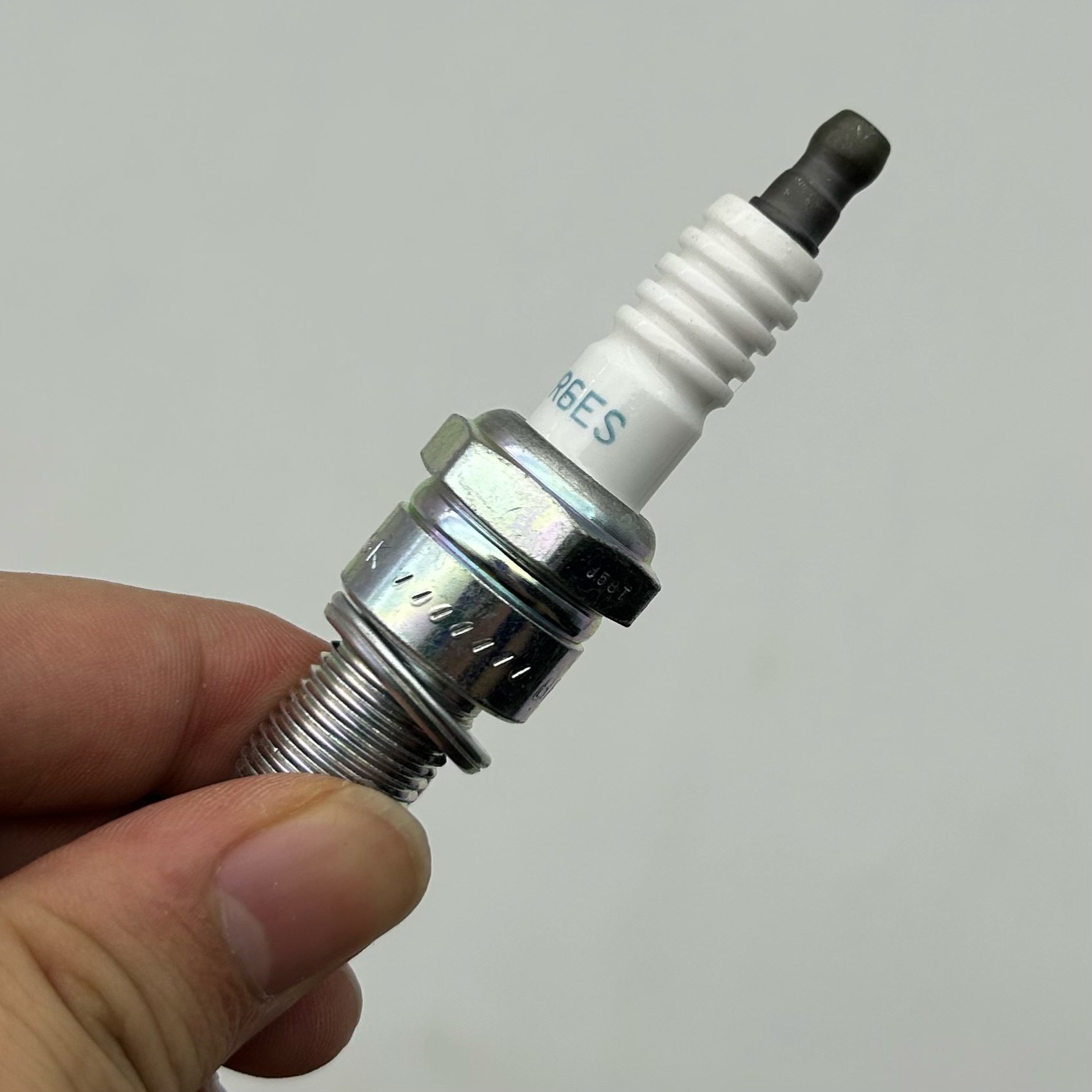 Auto Parts For NGK Authorized The Sale of Original Genuine Spark Plugs 7822 BPR6ES
