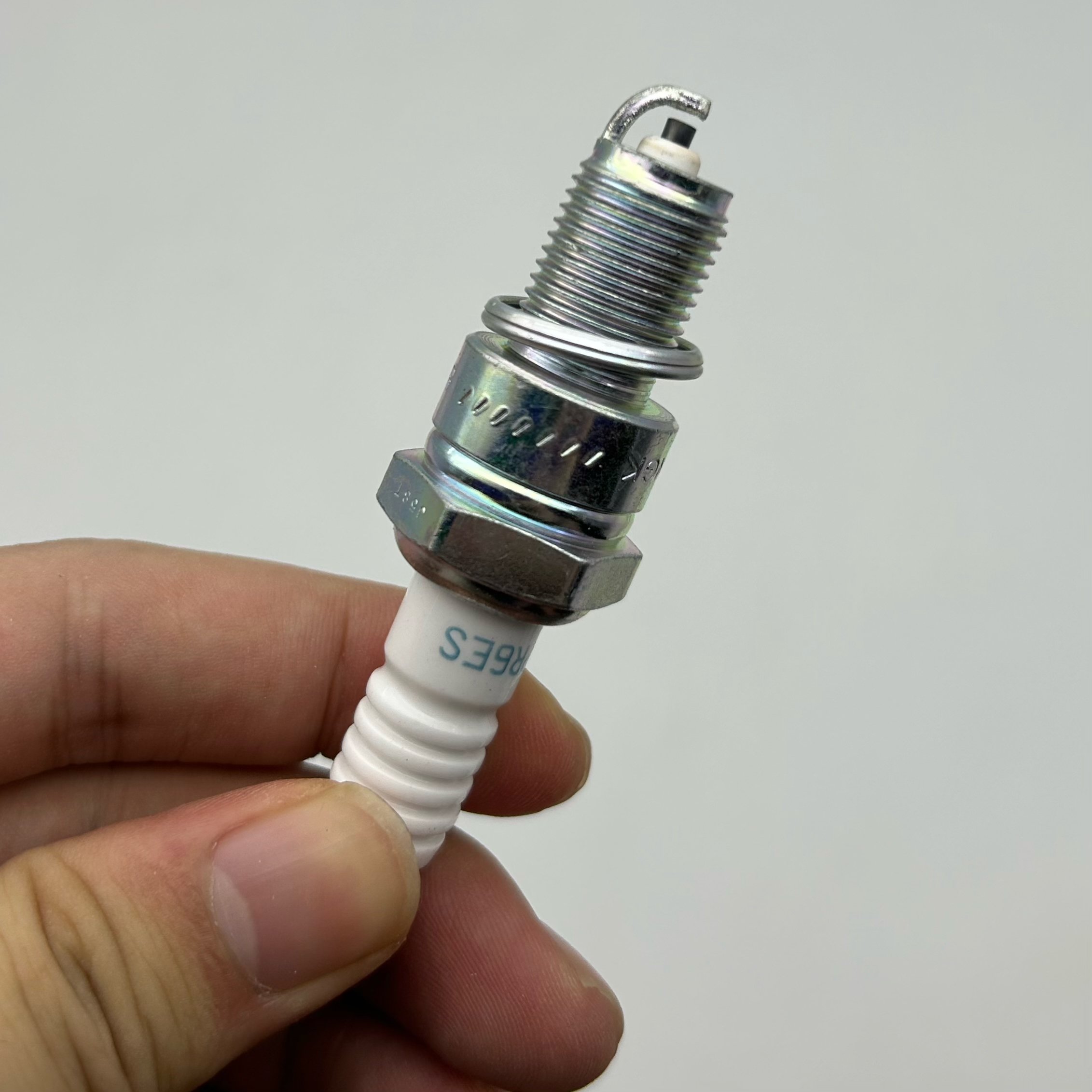 Auto Parts For NGK Authorized The Sale of Original Genuine Spark Plugs 7822 BPR6ES