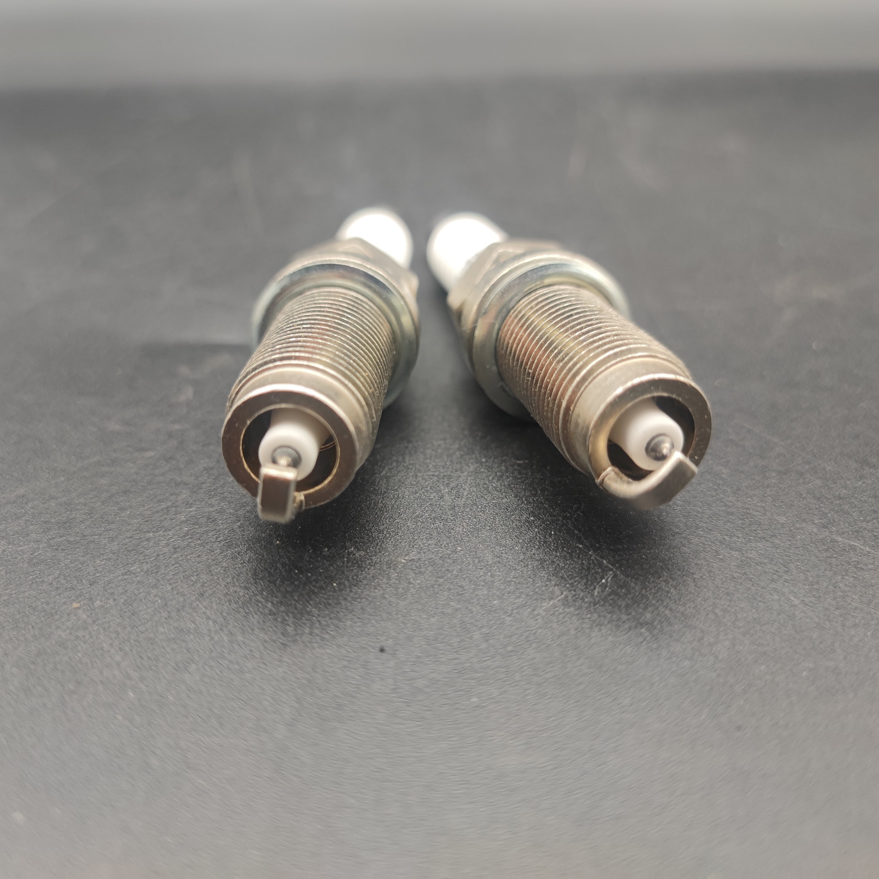 Wholesale auto parts Chinese manufacturer Iridium automotive engine spark plug KL6RTIP