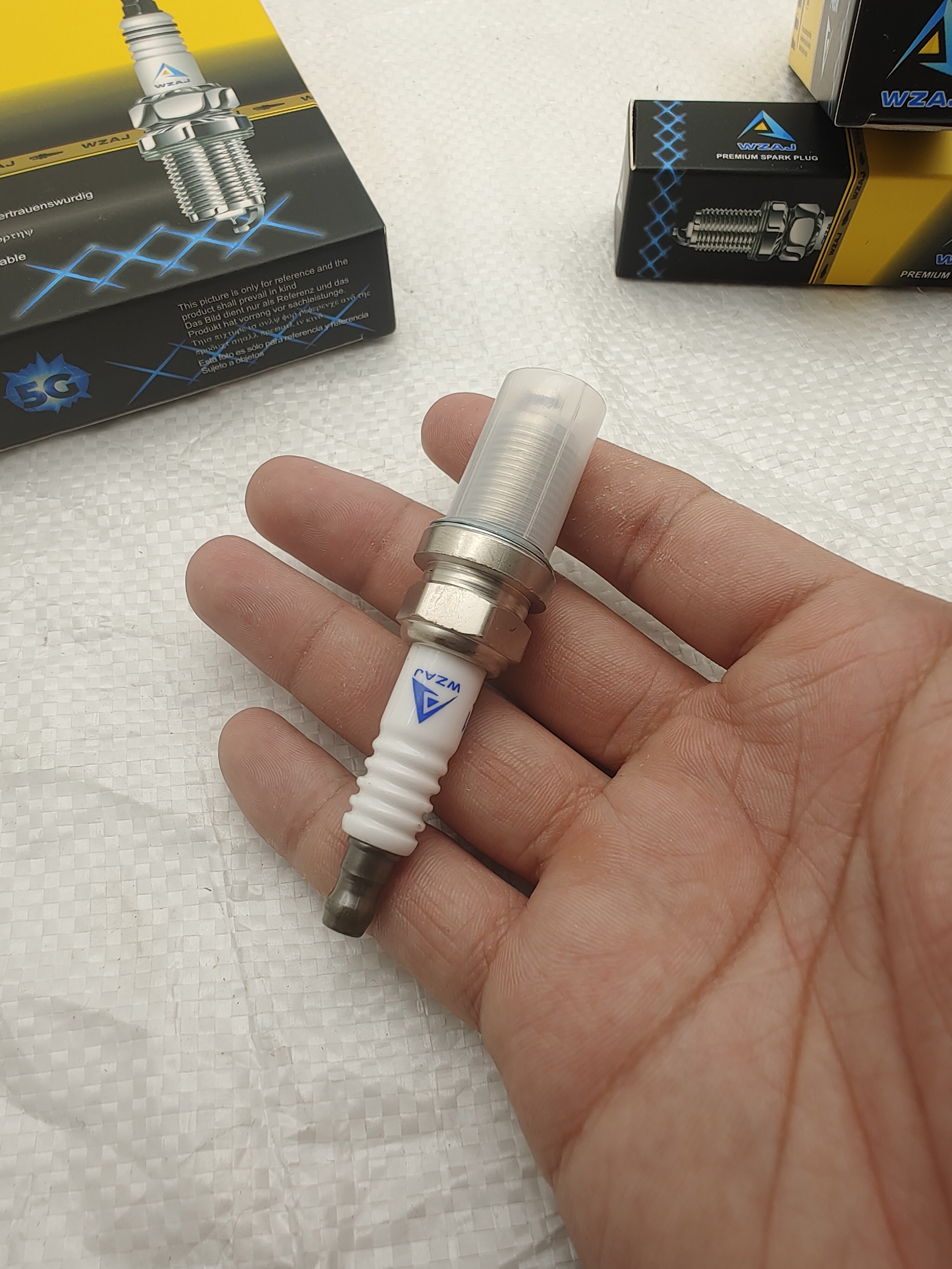 Wholesale spark plug bujia ET-BKR7-LPG for Toyota