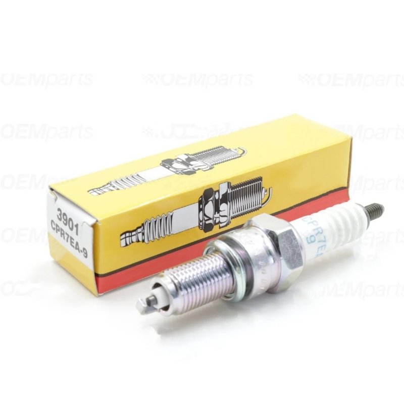 Motorcycle Spare Parts Bujias 3901 CPR7EA-9 Spark Plug For Suzuki Motorcycles Ignition Engition Accessories