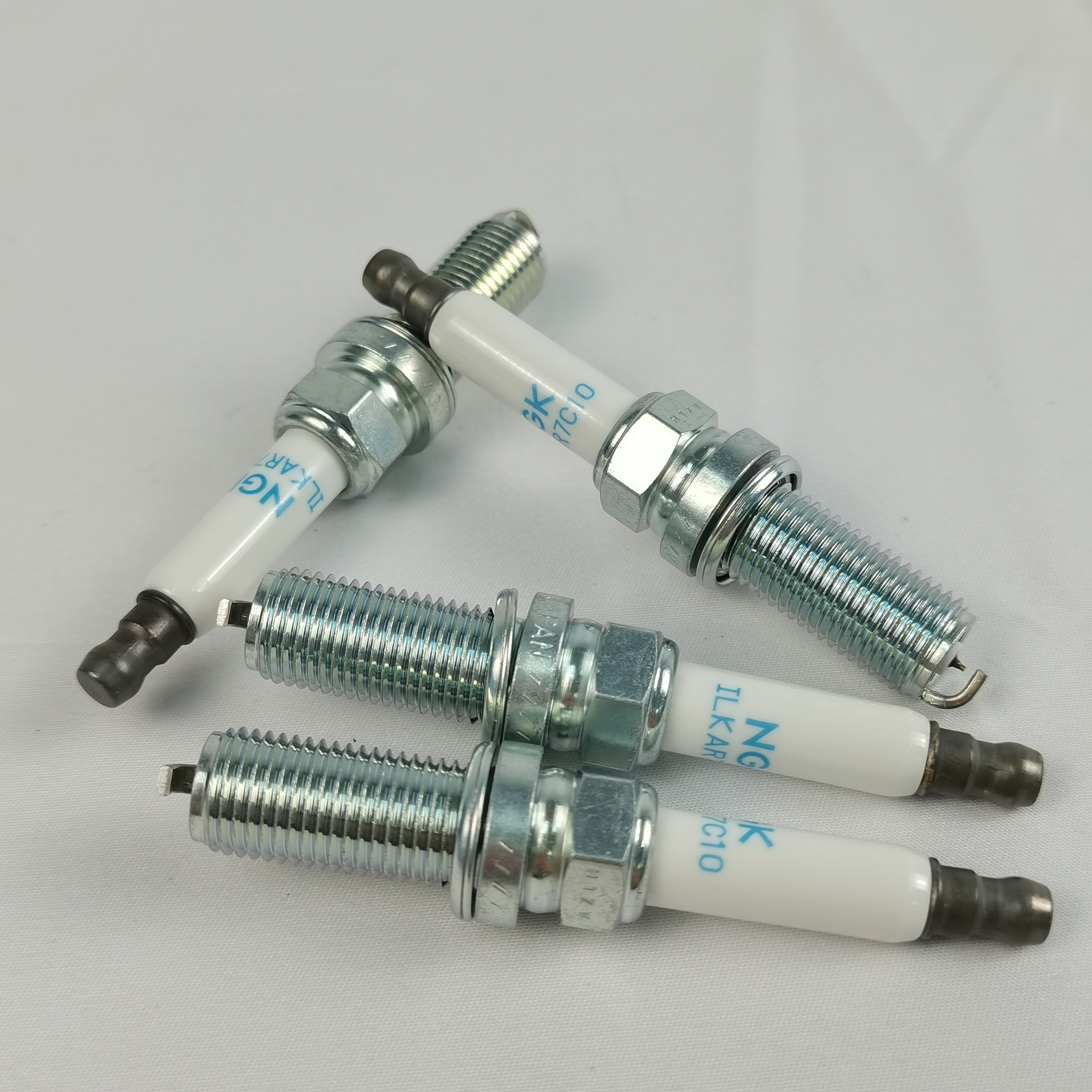 High Quality OE LR032080 Spark Plug for land rover 5.0L & 5.0L SUPERCHARGED V8 ENGINES Spark Plug