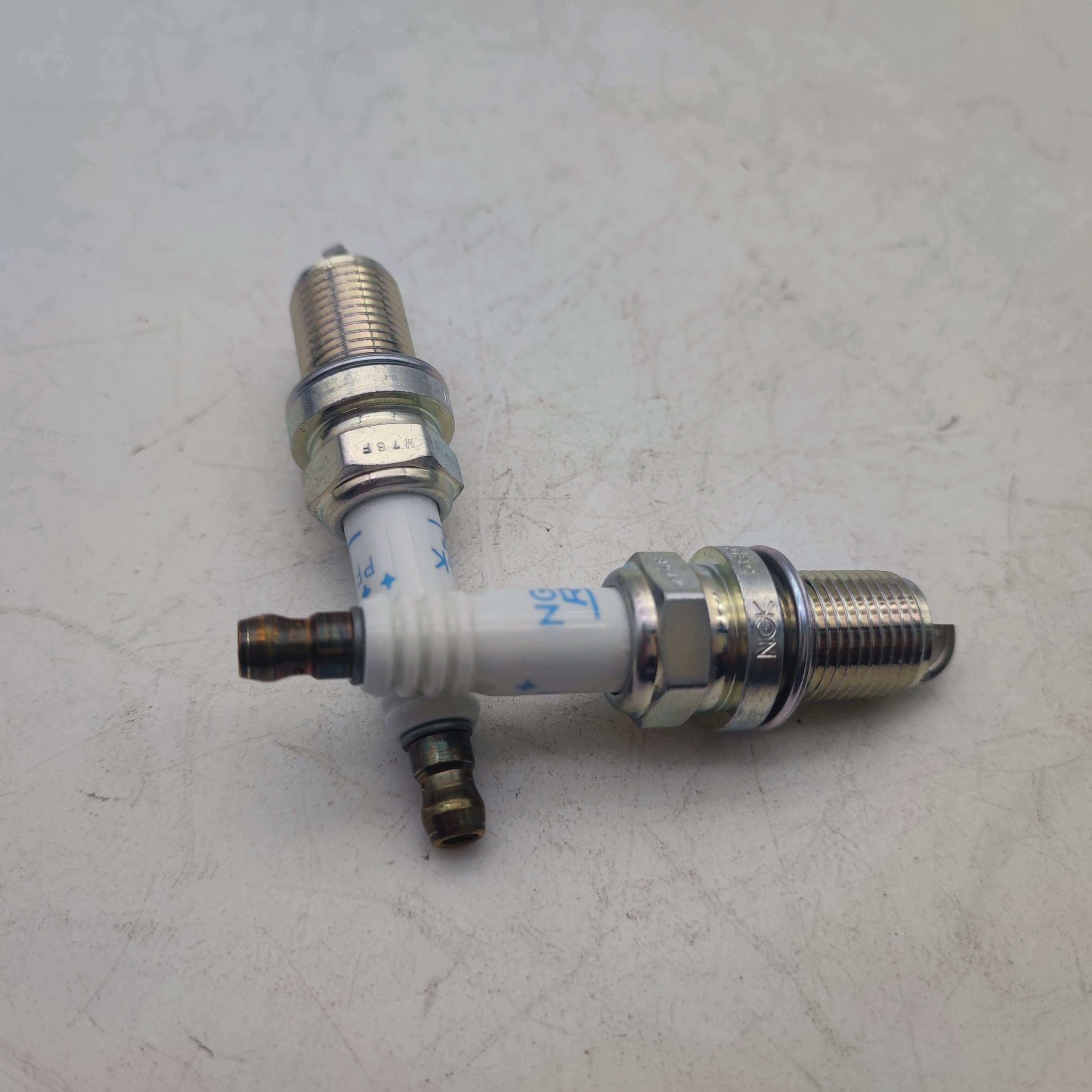 Wholesale Genuine N,GK 4292-PFR5R-11 Original factory quality spark plug