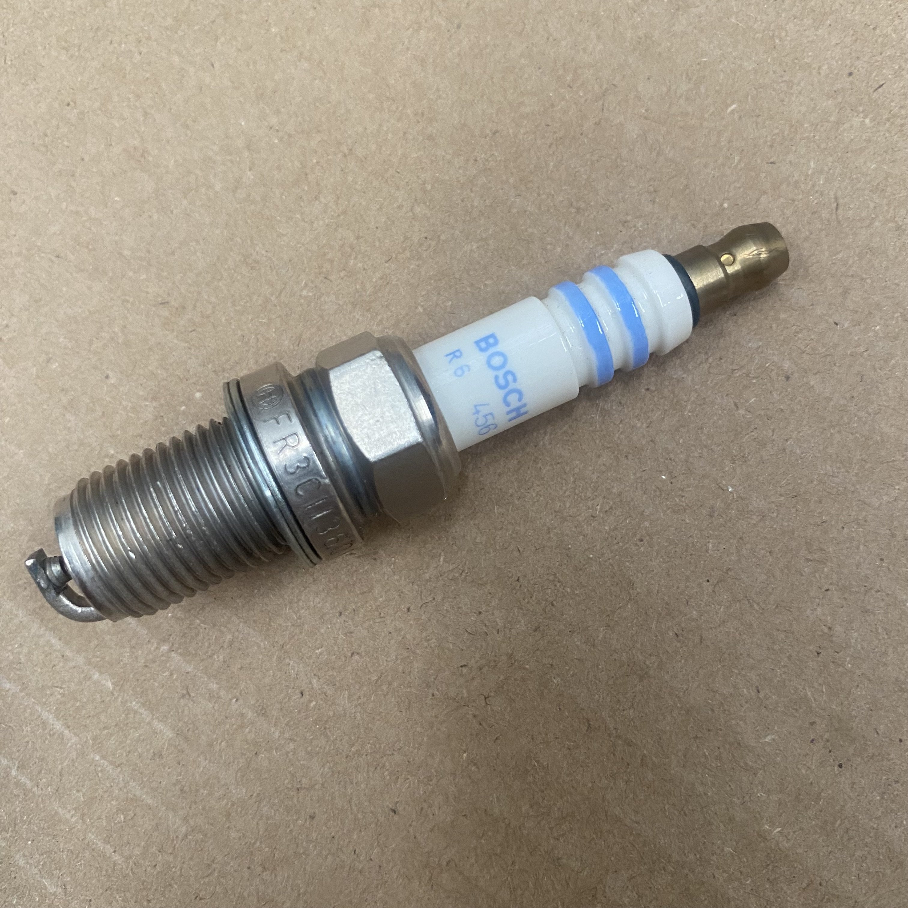 High-quality hot-selling Yuchai engine MY400-3705002 spark plug