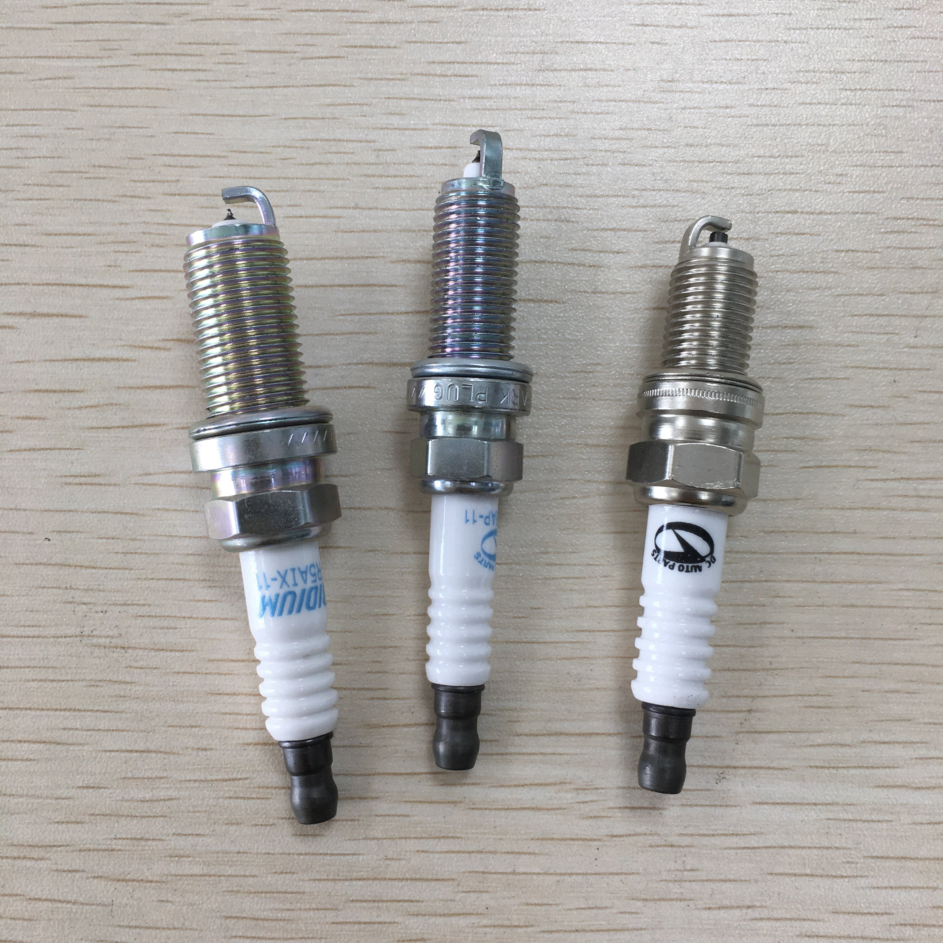 High Quality Iridium Spark Plugs Bujias For Nissan 22401-ED815 22401ED815 LZKAR6AP-11 LZKAR6AP11 6643
