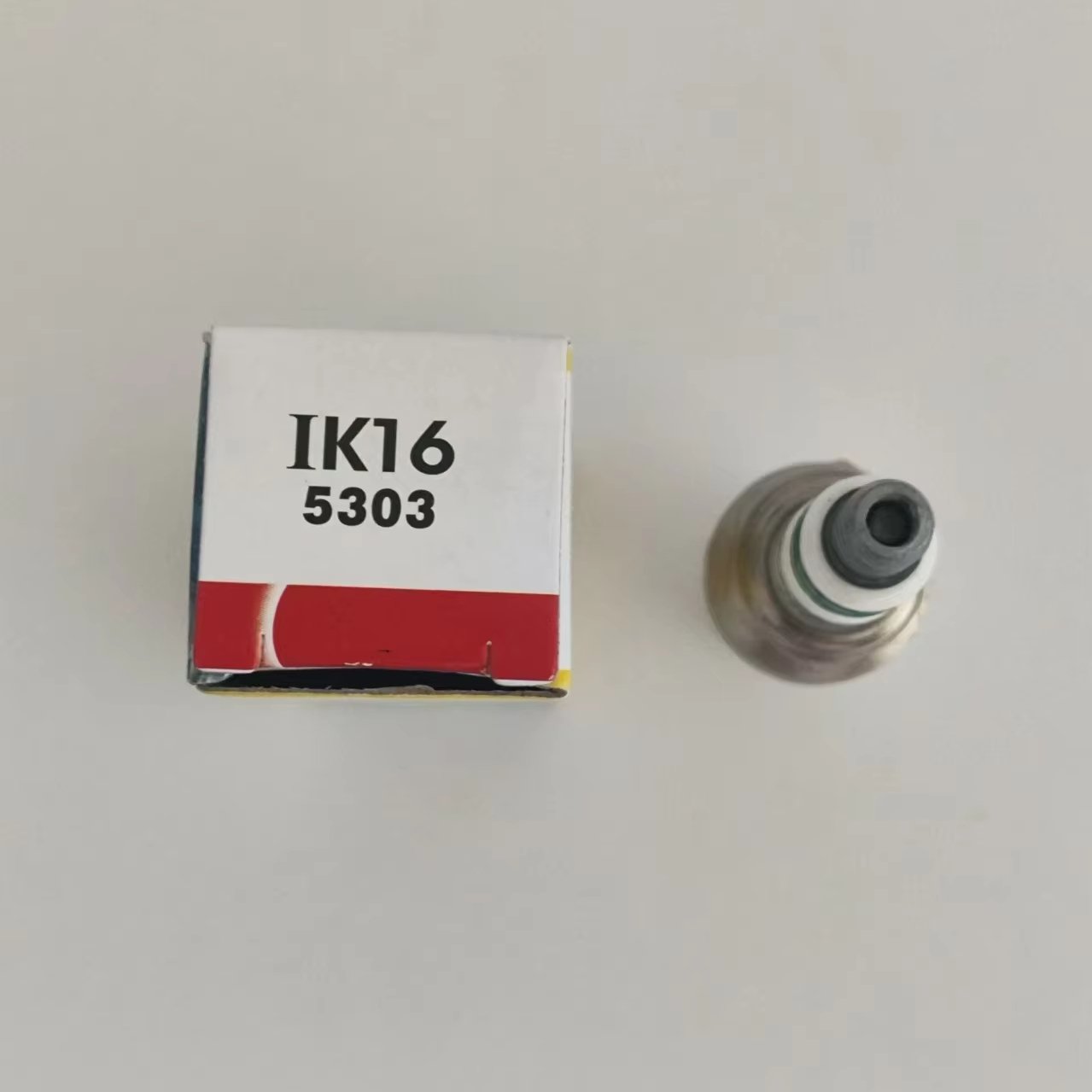 Factory direct supply Auto Iridium Spark Plug For DEN-SO OE 5303 IK16 on sale