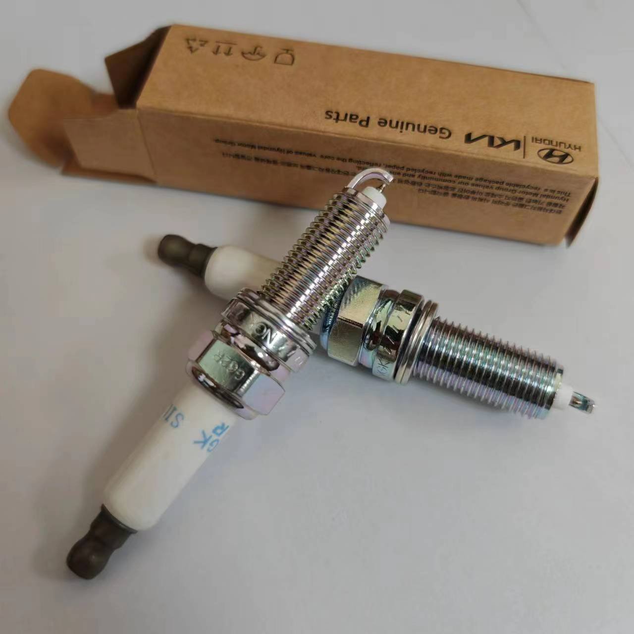 4-piece spark plug for 11-19 Santa Fe Sport Sonata 2.0L Turbo / 2.4L hybrid rod 18849-09085 1884909085 18849 09085