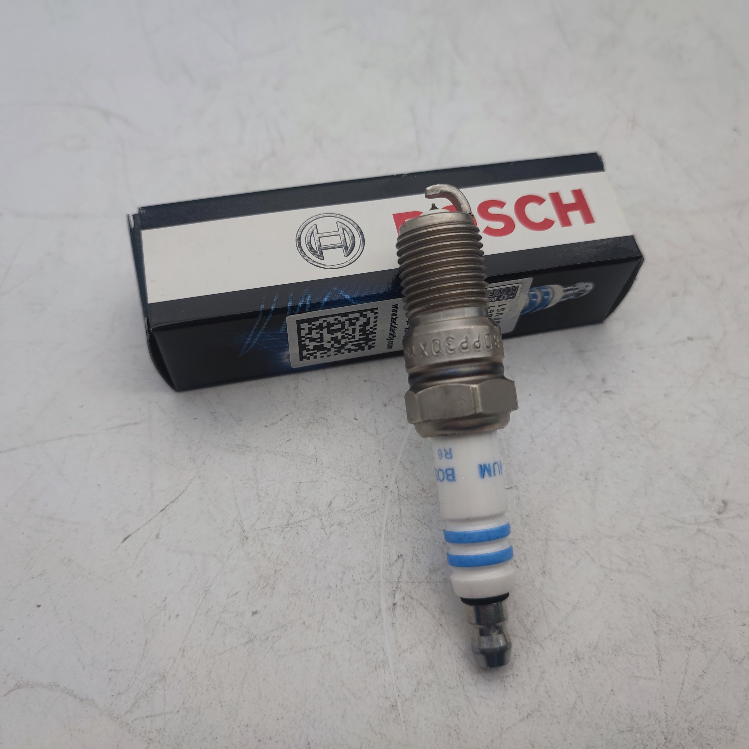 Wholesale Original Genuine Spark Plug Single Platinum 135CX Car Engine Spark Plug for German system American system Japanese