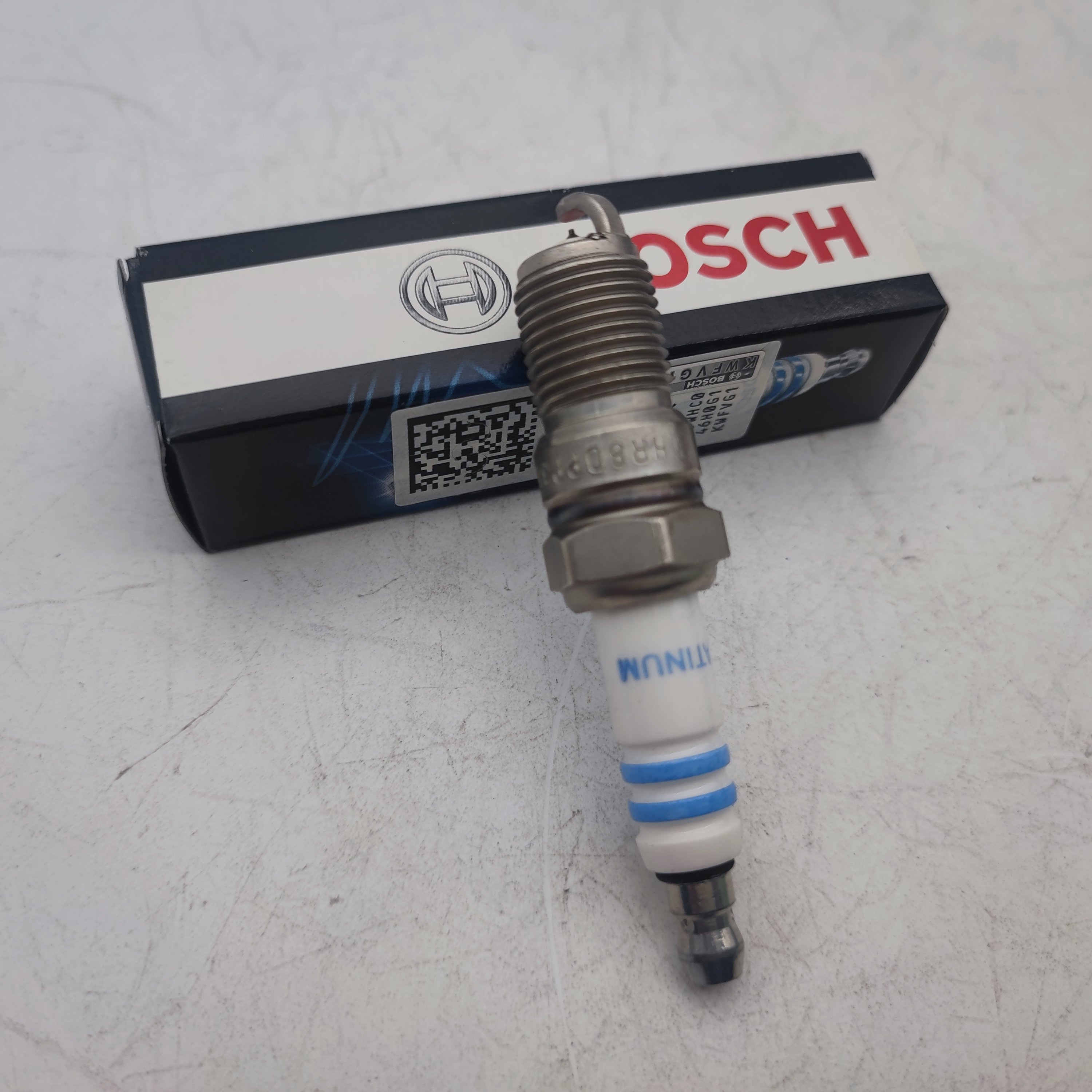 Wholesale Original Genuine Spark Plug Single Platinum 135CX Car Engine Spark Plug for German system American system Japanese