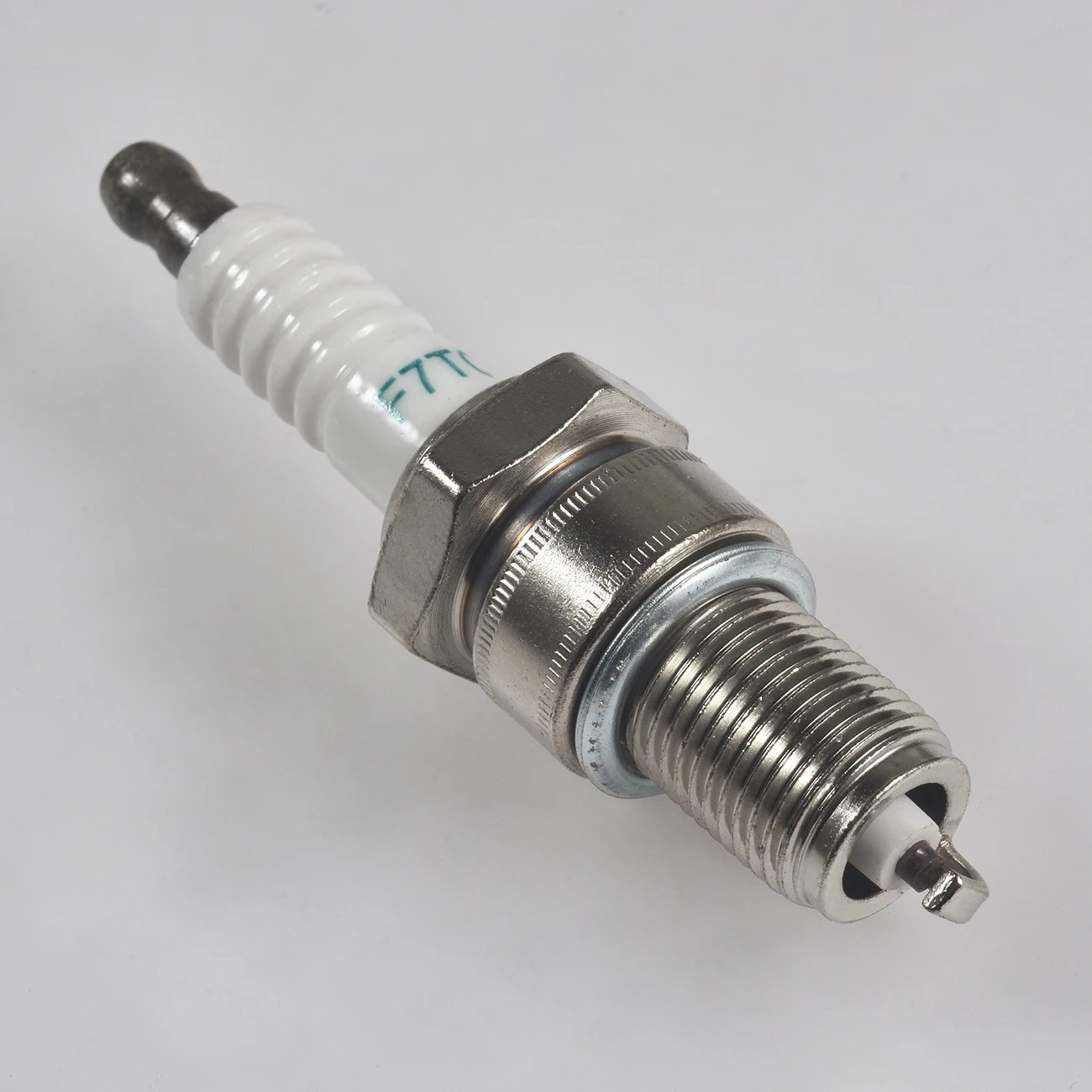 OEM D8TC/F7TC High Performance Motorcycle Iridium Spark Plug Factory Wholesale price