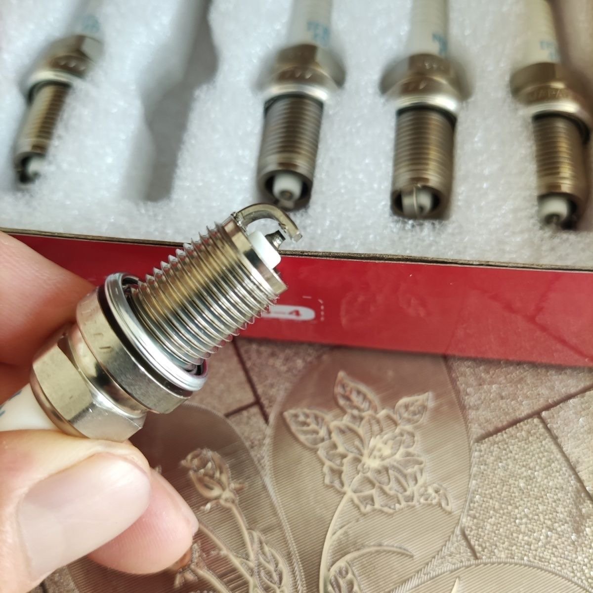 Low Price Guaranteed Quality Vg1238040006A Sinotruk Howo T10 T12 Natural Gas Engine Sparking Plug