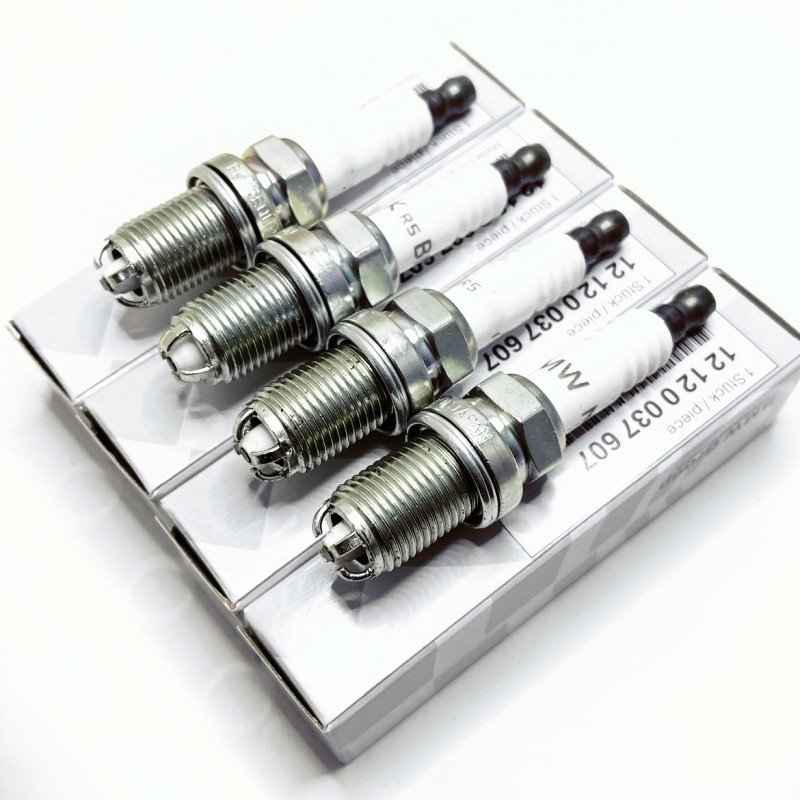 Auto parts manufacturer BR6EQUP 12120037607 auto Platinum spark plugs For BMW E46 320i - 330i Bujia Candles