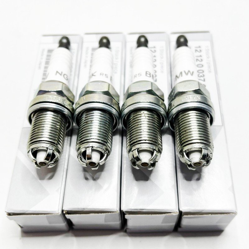 Auto parts manufacturer BR6EQUP 12120037607 auto Platinum spark plugs For BMW E46 320i - 330i Bujia Candles