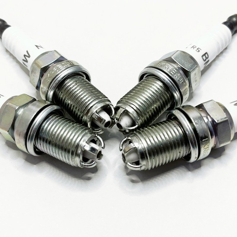 Auto parts manufacturer BR6EQUP 12120037607 auto Platinum spark plugs For BMW E46 320i - 330i Bujia Candles