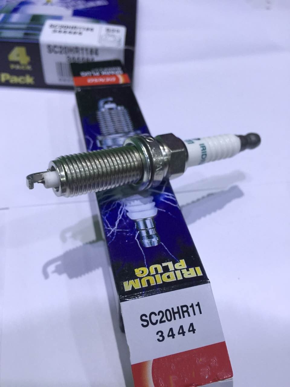 Spark Plug Sc20hr11 Original 90919-01253 SC20HR11 for AURIS COROLLA AVENSIS OEM High Performance Spark Plug Original Packing T/T