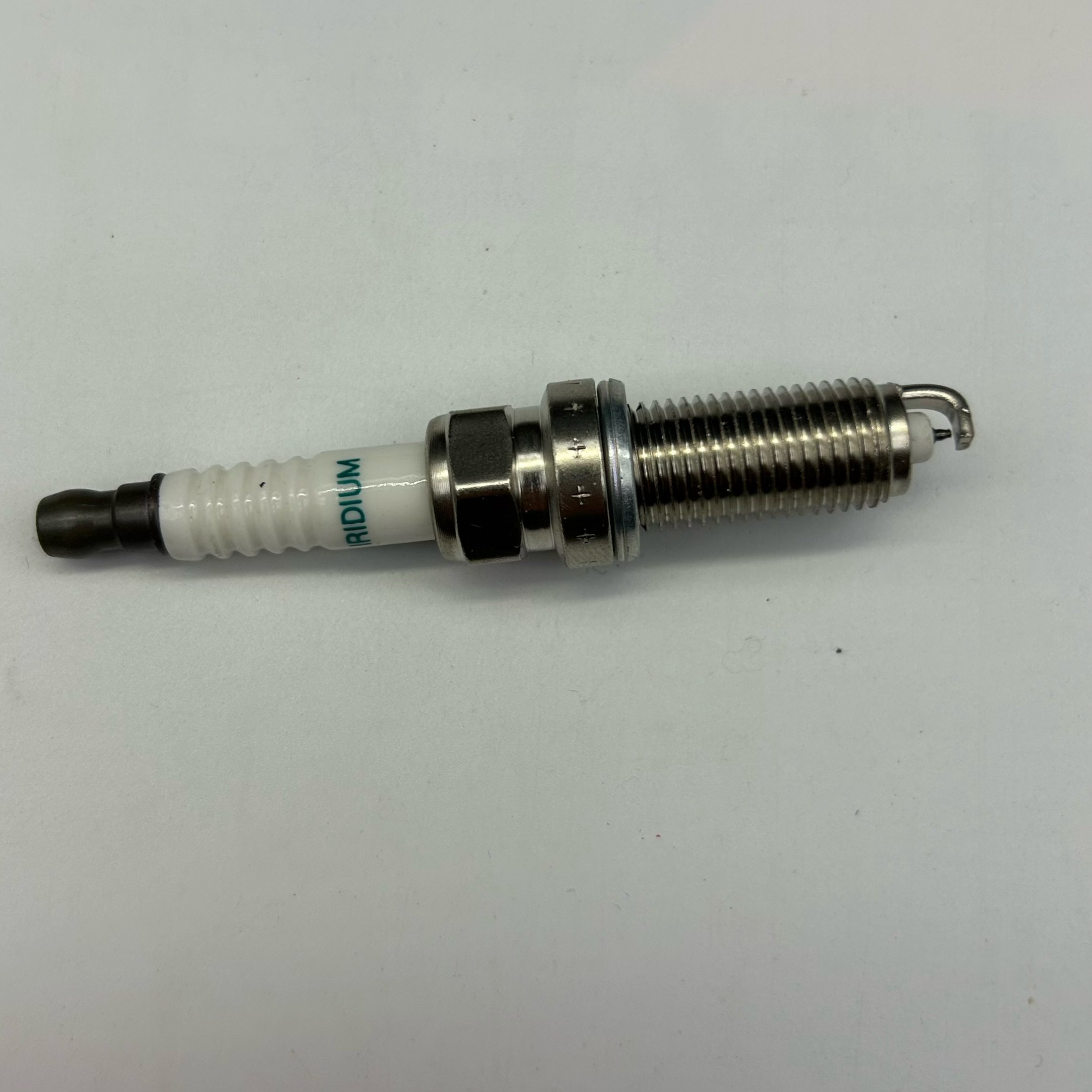 New Genuine iridium OEM Spark Plugs FK16HR11 90919-01275