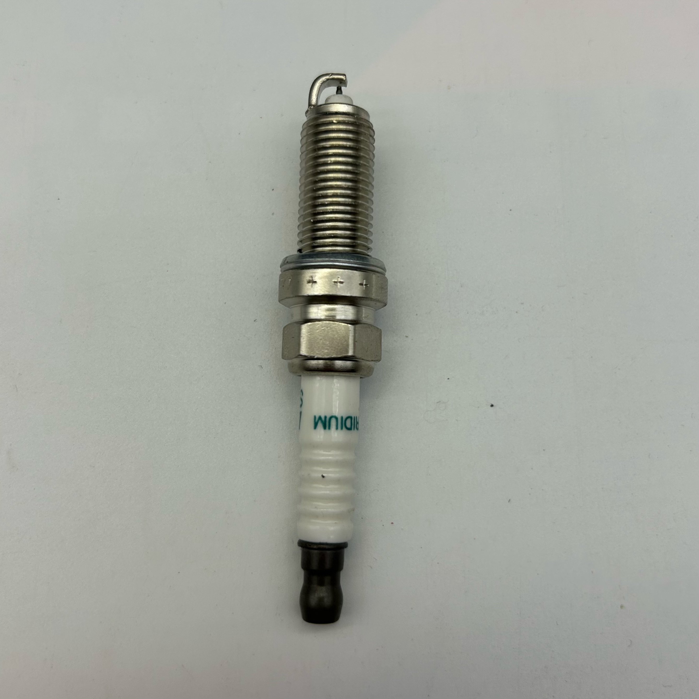 New Genuine iridium OEM Spark Plugs FK16HR11 90919-01275