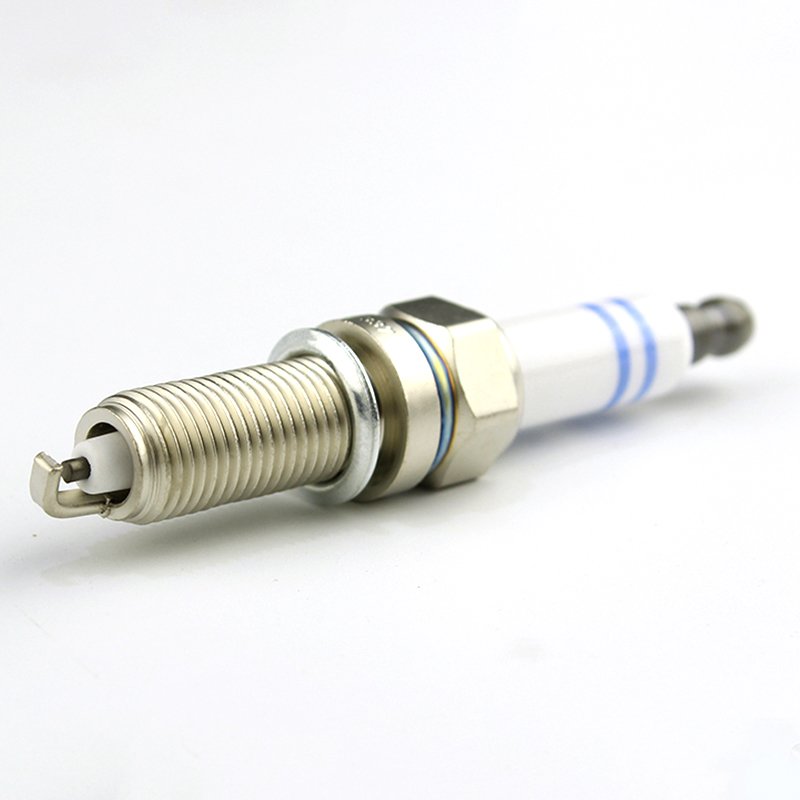 High performance auto engine system spark plug 0242135527 YR7NE factory direct sale Spark plug for Car accessories
