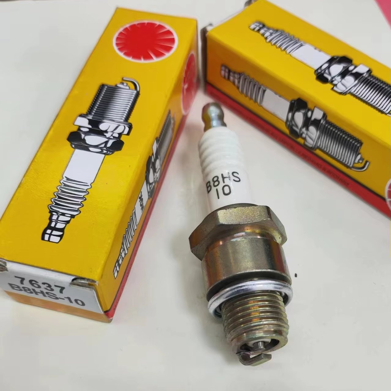 Motorboat Engine System Nickel alloy Spark Plug 7637 B8HS-10 For NGK