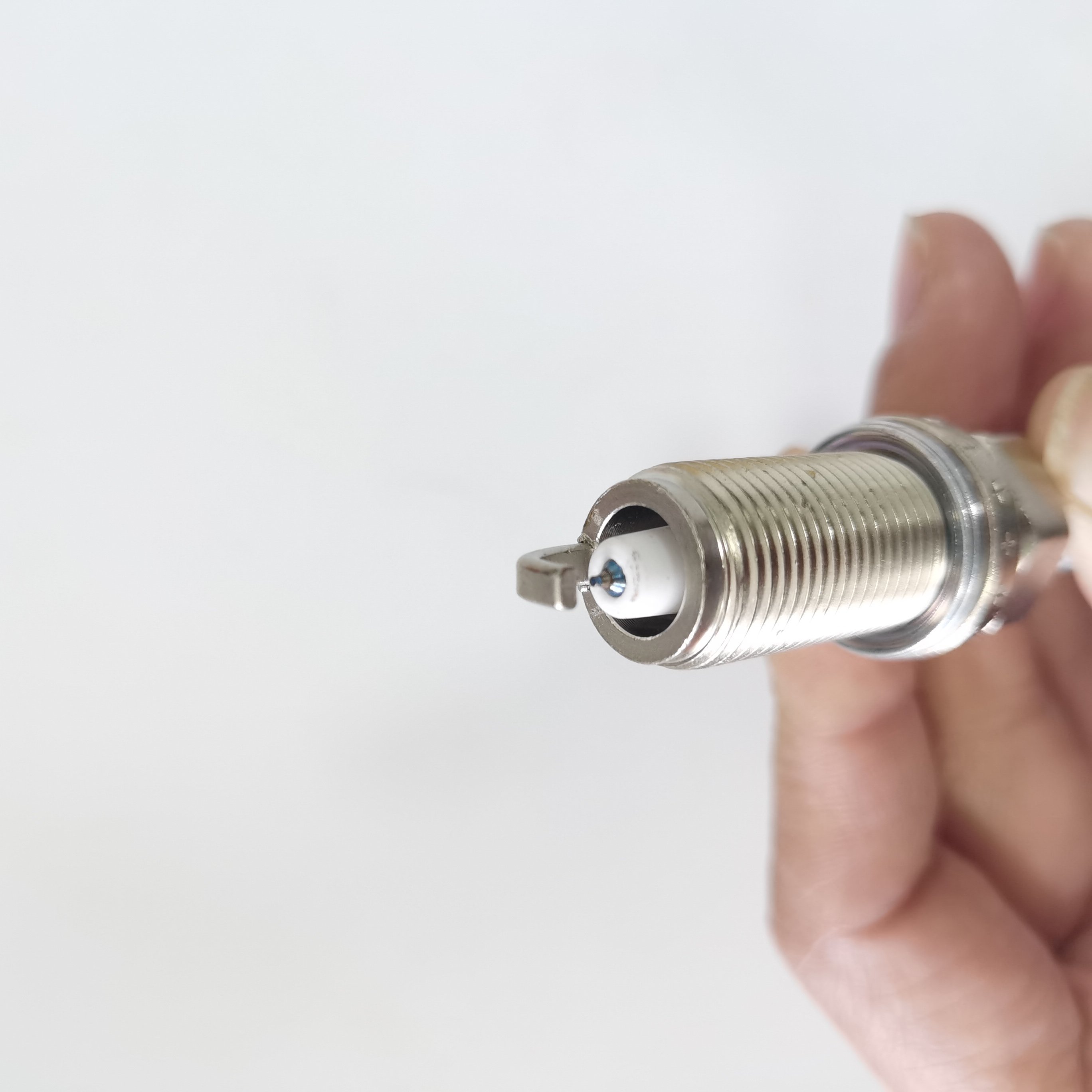 Original spark plugs wholesale FK20HR11 90919-01247 spark plug sale for toyota spark plugs